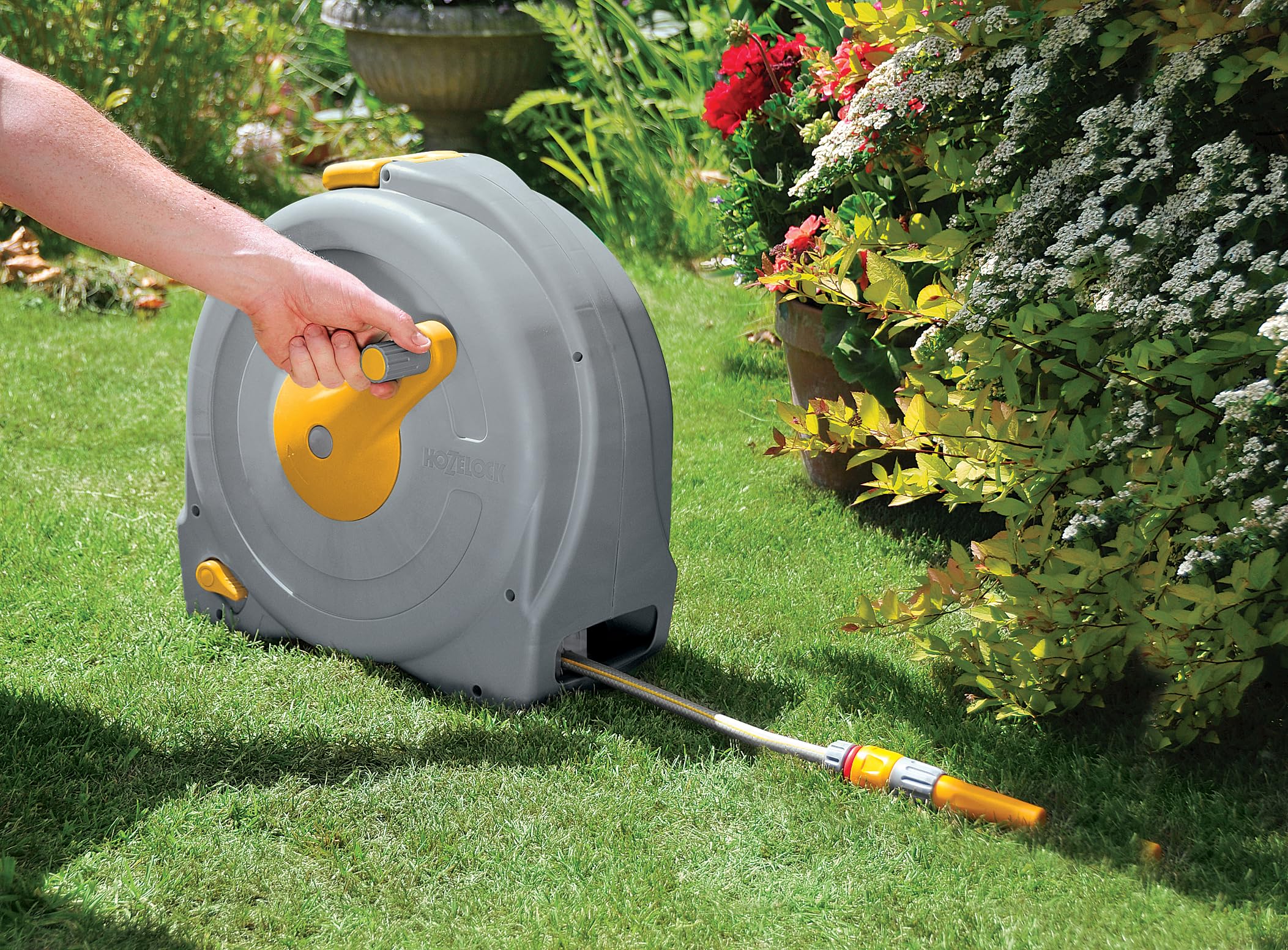 Hozelock Pro | Carrete rápido independiente | Inc: manguera de jardín de 30 m, juego de conectores, accesorios | ensamblado | rebobinado manual | capas automáticas | portátil | almacenamiento de