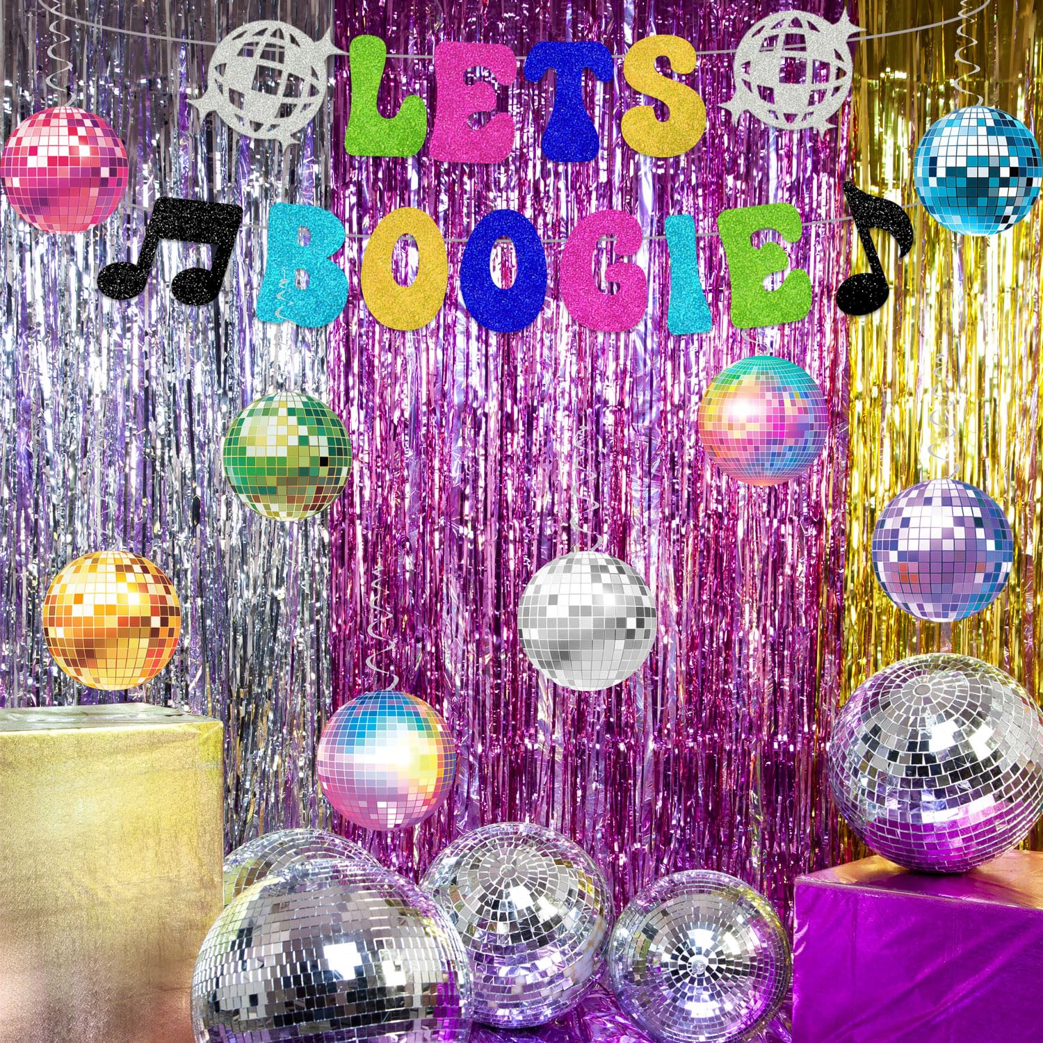 Decoración de fiesta temática de discoteca de los años 80 y 90, con texto en inglés "Let's Boogie", bola de discoteca, remolinos colgantes, telón de fondo de los años 70, decoración colgante para