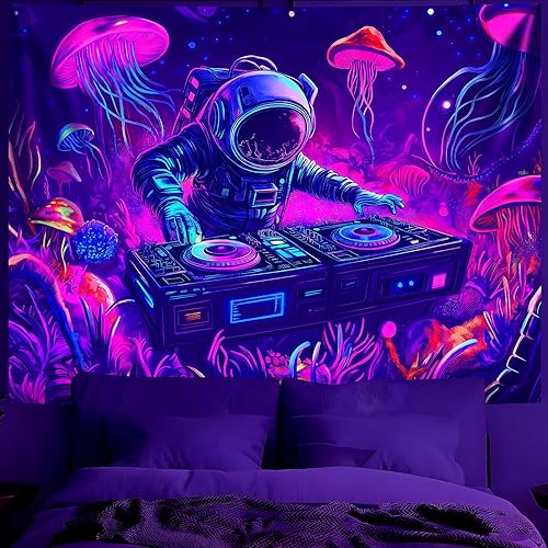 Miniatura 12 de BVBOX Tapiz de astronauta espacial con luz negra, 79 x 59 pulgadas, astronauta reactivo a los rayos UV, piano electrónico, universo, galaxia,