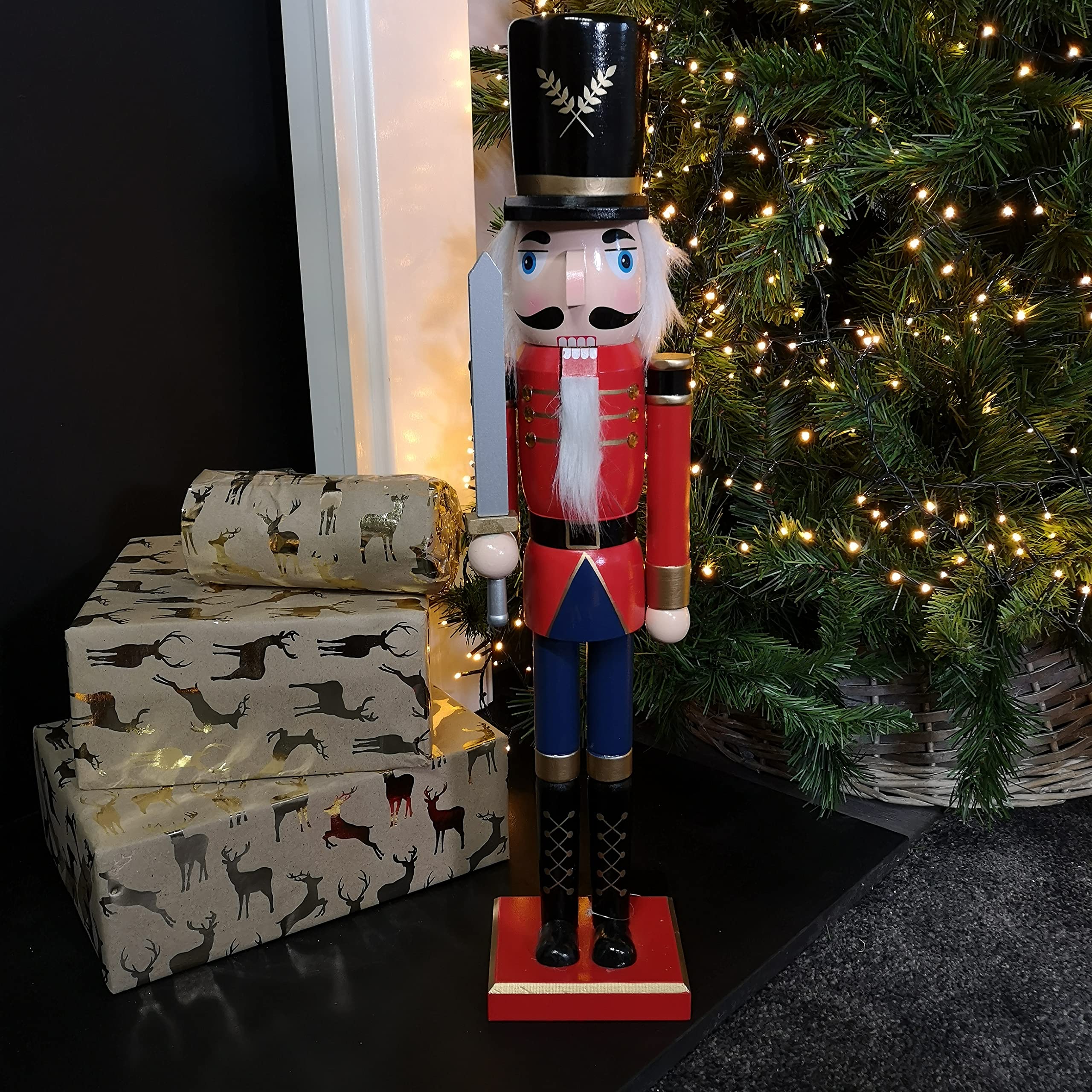 Samuel ALEXANDER 60cm Traditional Wooden Christmas Nutcracker Soldier Decoration with Red Body