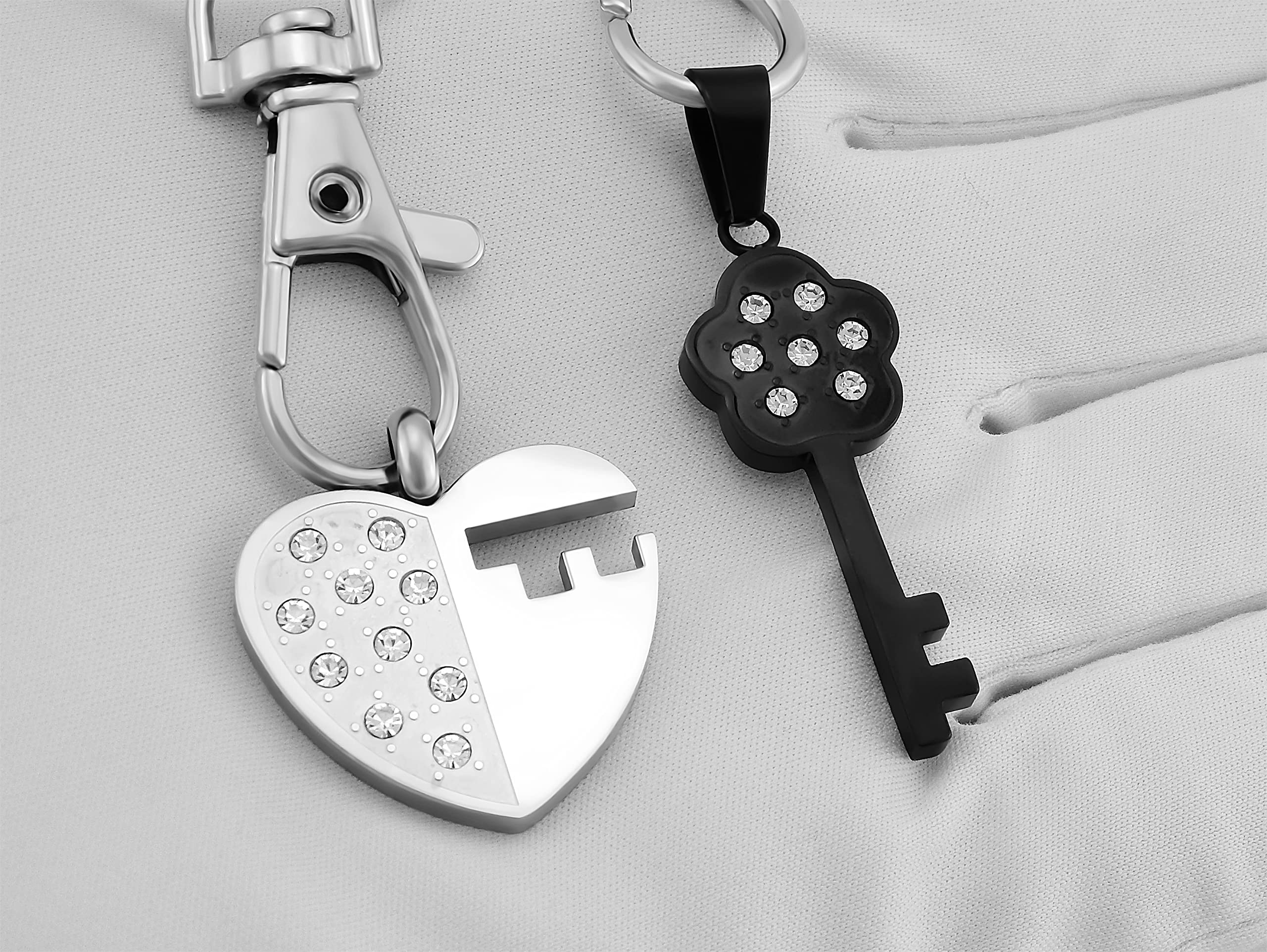 Schlüsselanhänger personalisiert 2 Stück Herz und Schlüssel | Schlüsselanhänger mit Gravur Set Edelstahl Silber schwarz | personalisierte Schlüsselanhänger für Paare Freund Freundin Partner