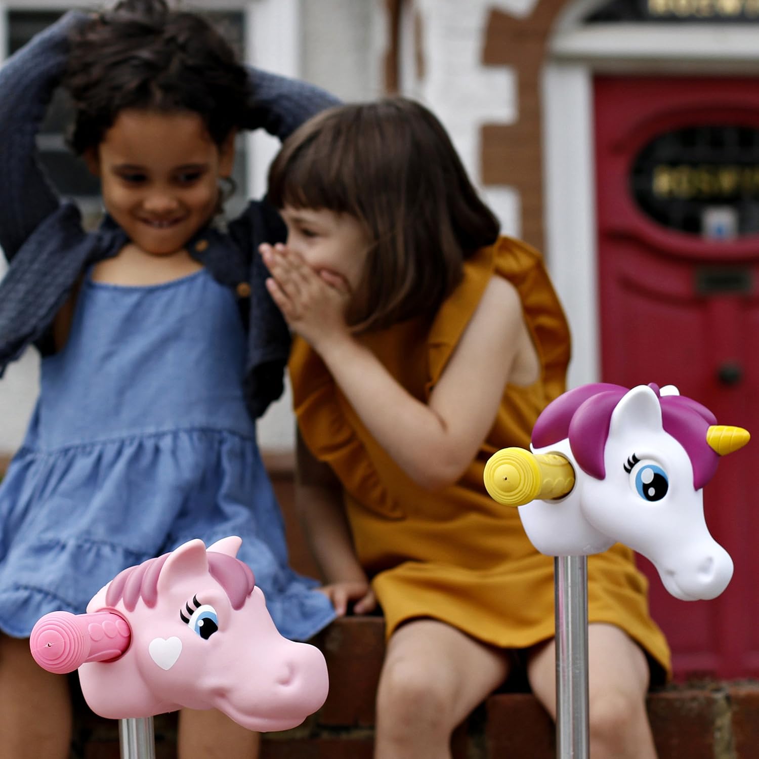 Scootaheadz jednorožec hlavica na kolobežku s deťmi