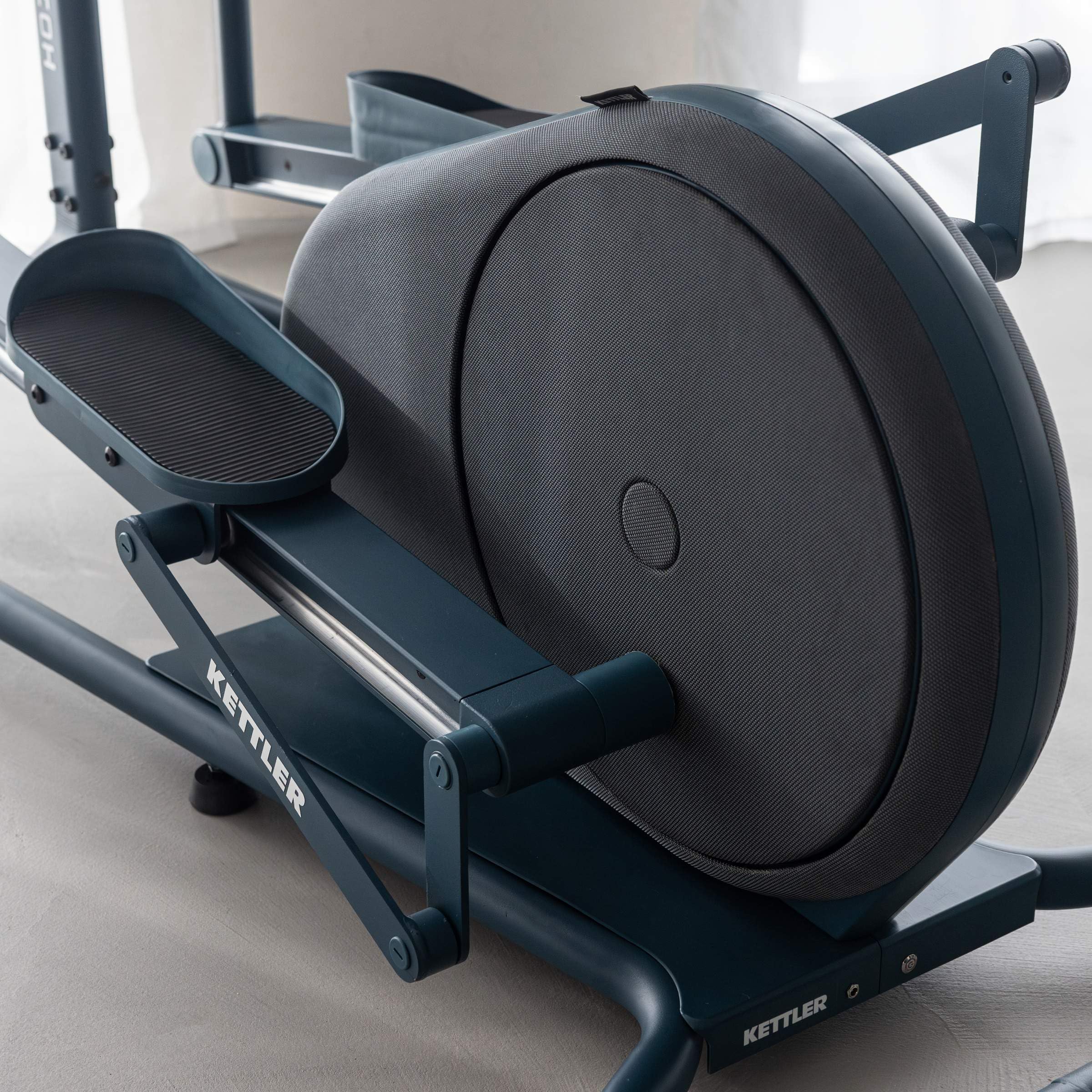 Kettler HOI Cross Pro Crosstrainer, Elektromagnetisch, 161x58x168cm, 150 kg Belastbarkeit, 48 cm Schrittlänge, 7 Zoll Display