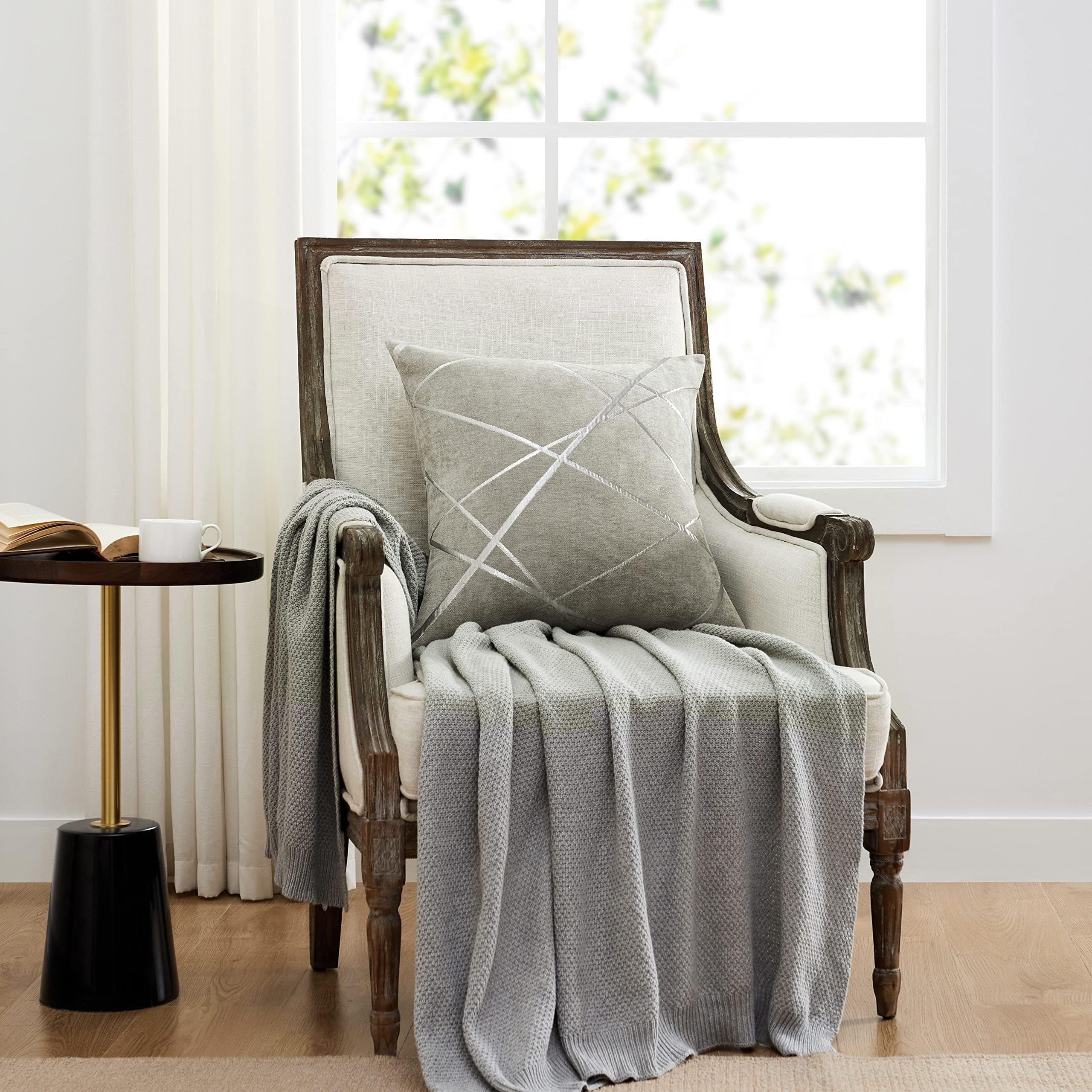 GIGIZAZA Samt Kissenbezug 55x55 cm Kissenbezüge Silbergrau Kissenhülle Dekokissen Fall für Sofa Schlafzimmer Wohnzimmer 2er Set