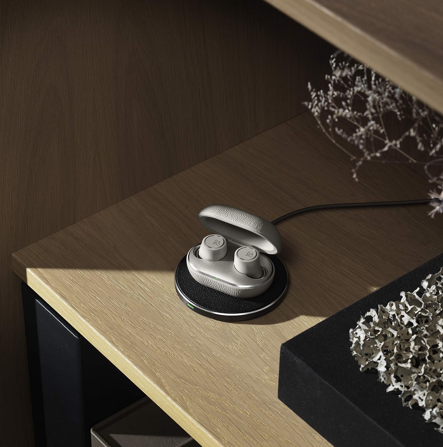 bang olufsen beoplay e8 3rd generation true wireless in ear bluetooth earphones with microphones and touch control wireless charging case 35 hour