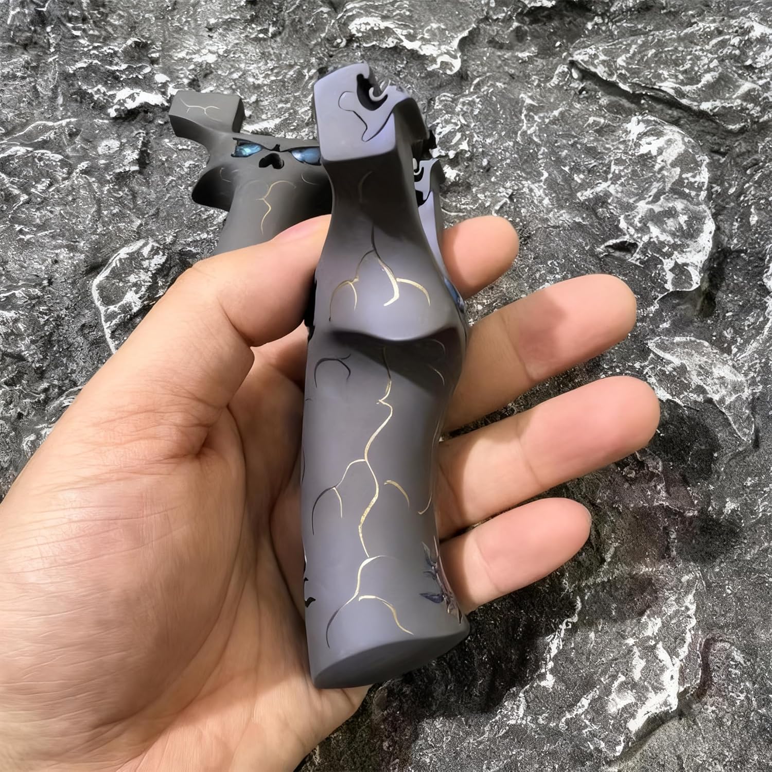 Titanium Alloy Slingshot 3D Carving Professional Outdoor Hunting Slingshot Adult Wrist Rocket Powerful calapult