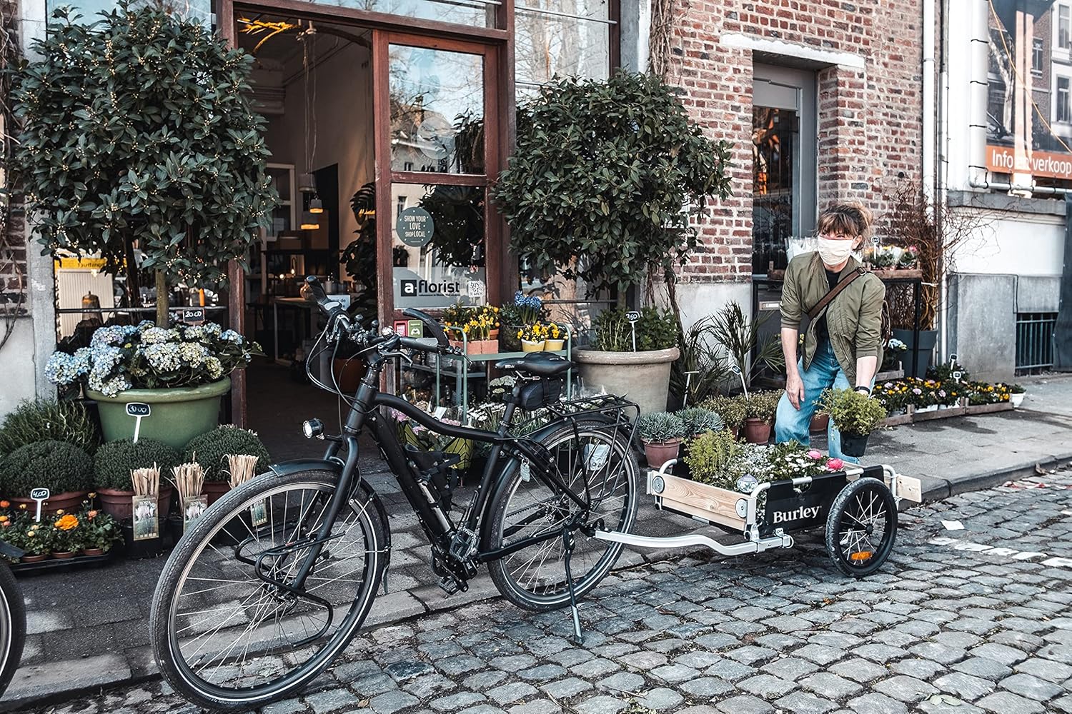 Burley Flatbed | Aluminum Open Cargo Bike Trailer Designed for Larger Loads with 100 lb Capacity & Compact Fold