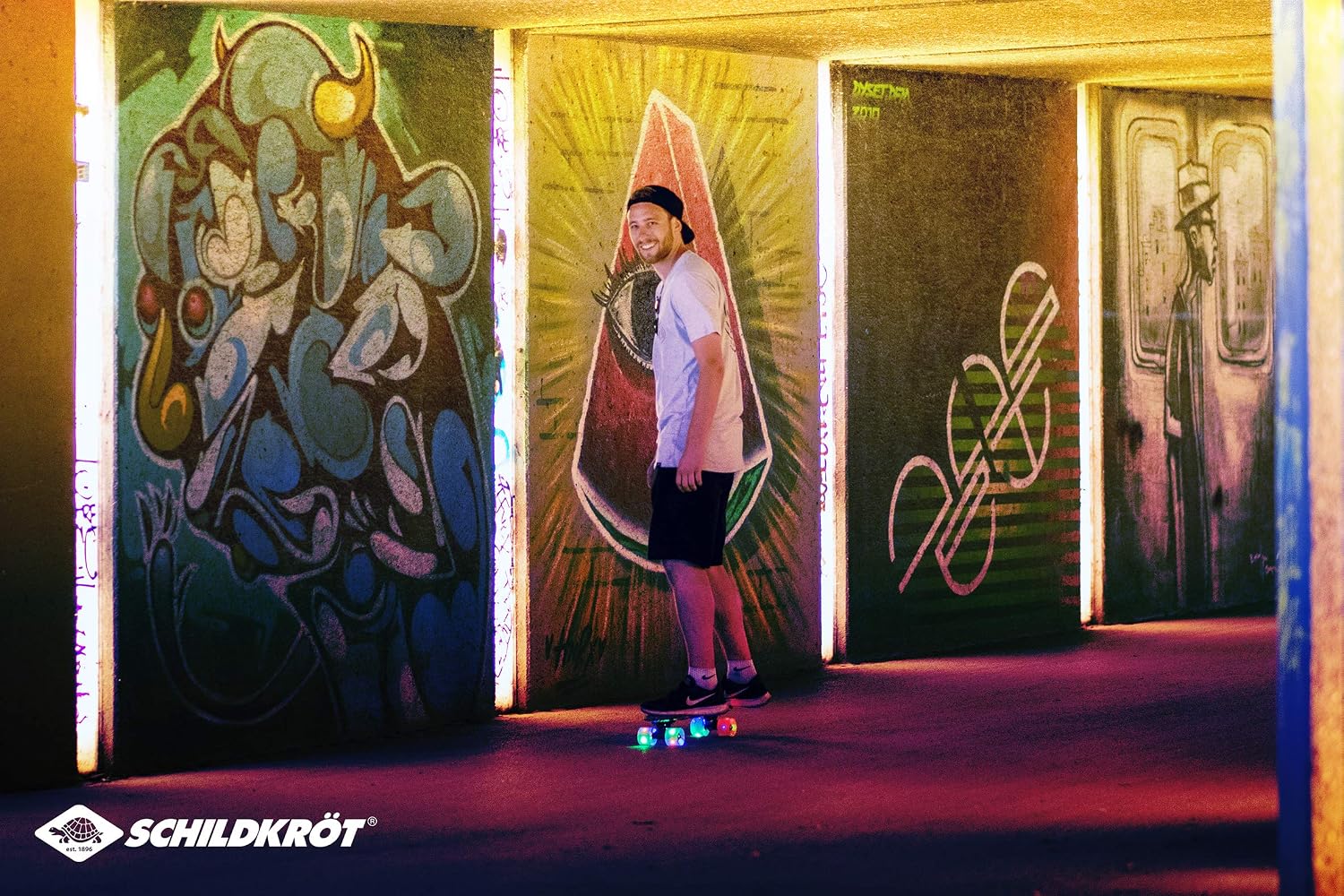 Schildkröt Retro Skateboard Free Spirit, Premium Board with Cool Design on the Platform, LED Lights, Design: Camouflage, 510781 - Image 5