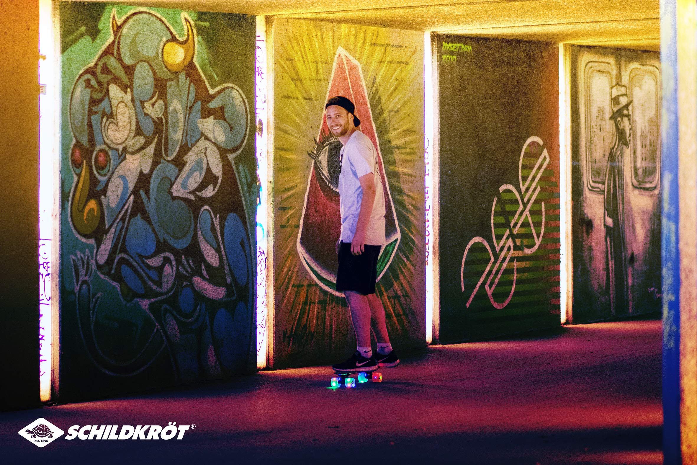 Schildkröt® Retro Skateboard Free Spirit, Premium Beach Board mit verschiedenen Deckdesigns, leuchtende LED Rollen, ABEC7 Kugellager