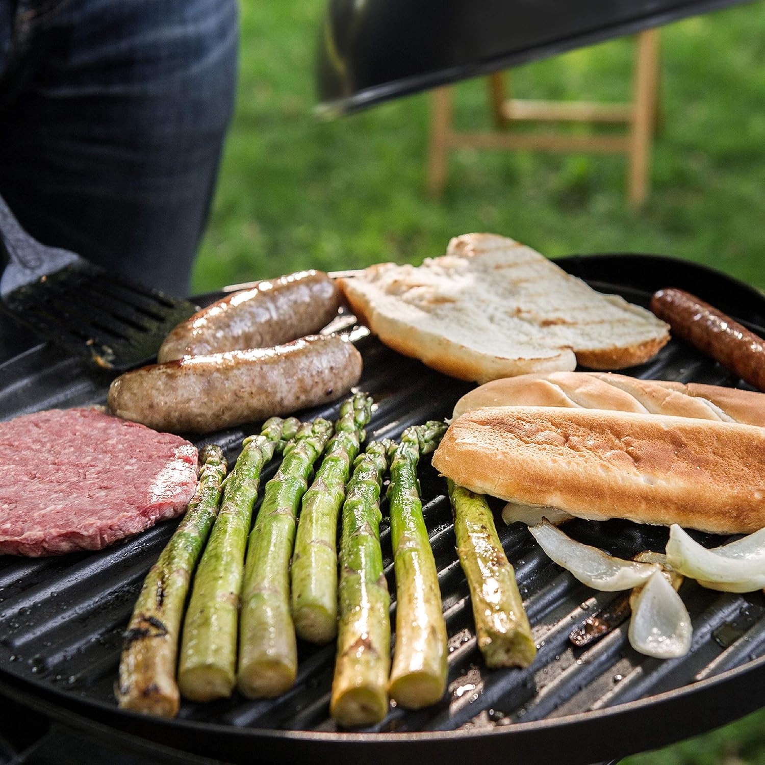 Sausages, asparagus, and bread grilling on the George Foreman GIO2000BK Electric Grill