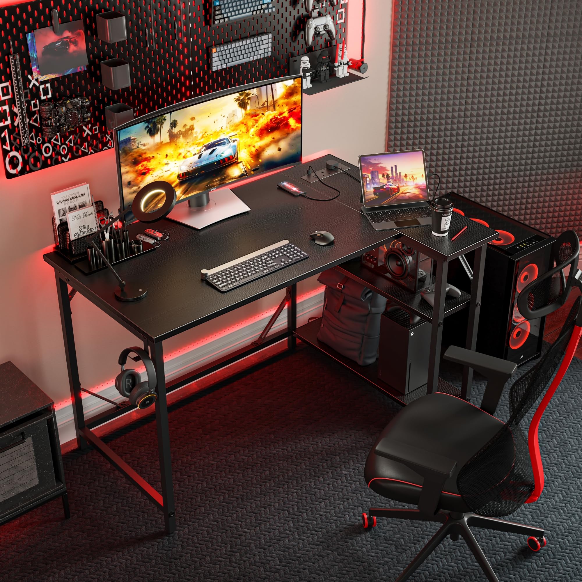 Piccola scrivania da gioco a forma di L con prese di corrente, 140 x 70 cm, tavolo angolare per computer con grandi ripiani reversibili, postazione di lavoro per PC per casa e ufficio con