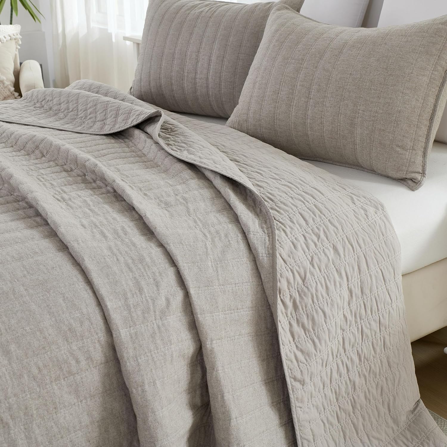 Cotton Brushed Herringbone Quilt Set 3-Piece Prewashed, King Size, Vertical Stitch All-Season Bedspread, Soft Cozy Coverlet Bedding for Bedroom, Natural Color.