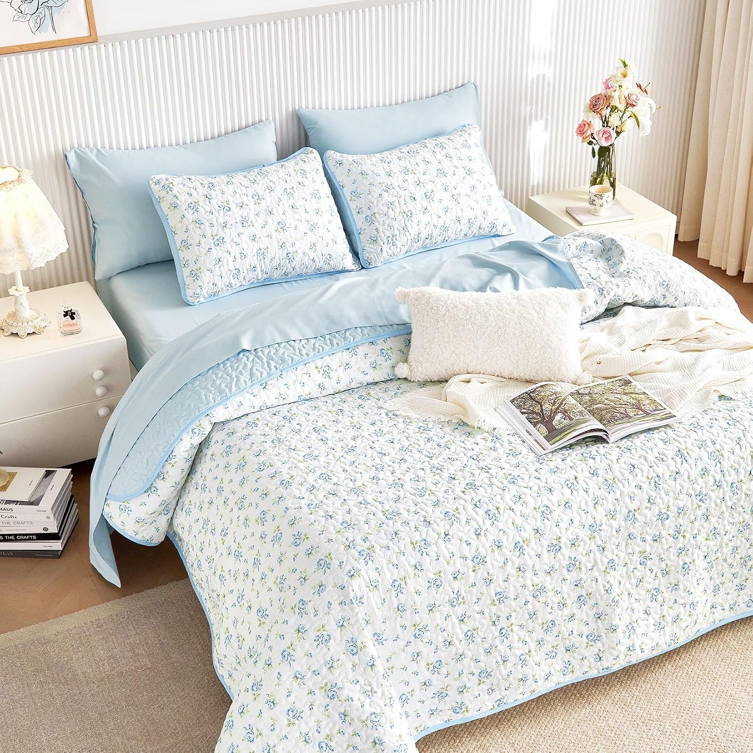 Wake In Cloud - Floral Quilt Set, Coquette Cottagecore Shabby Chic Flower Pattern for Women Teen Girls, Reversible Lightweight Bedspread Coverlet, 3 Pieces, White Blue, Twin/Twin XL Size - Image 4