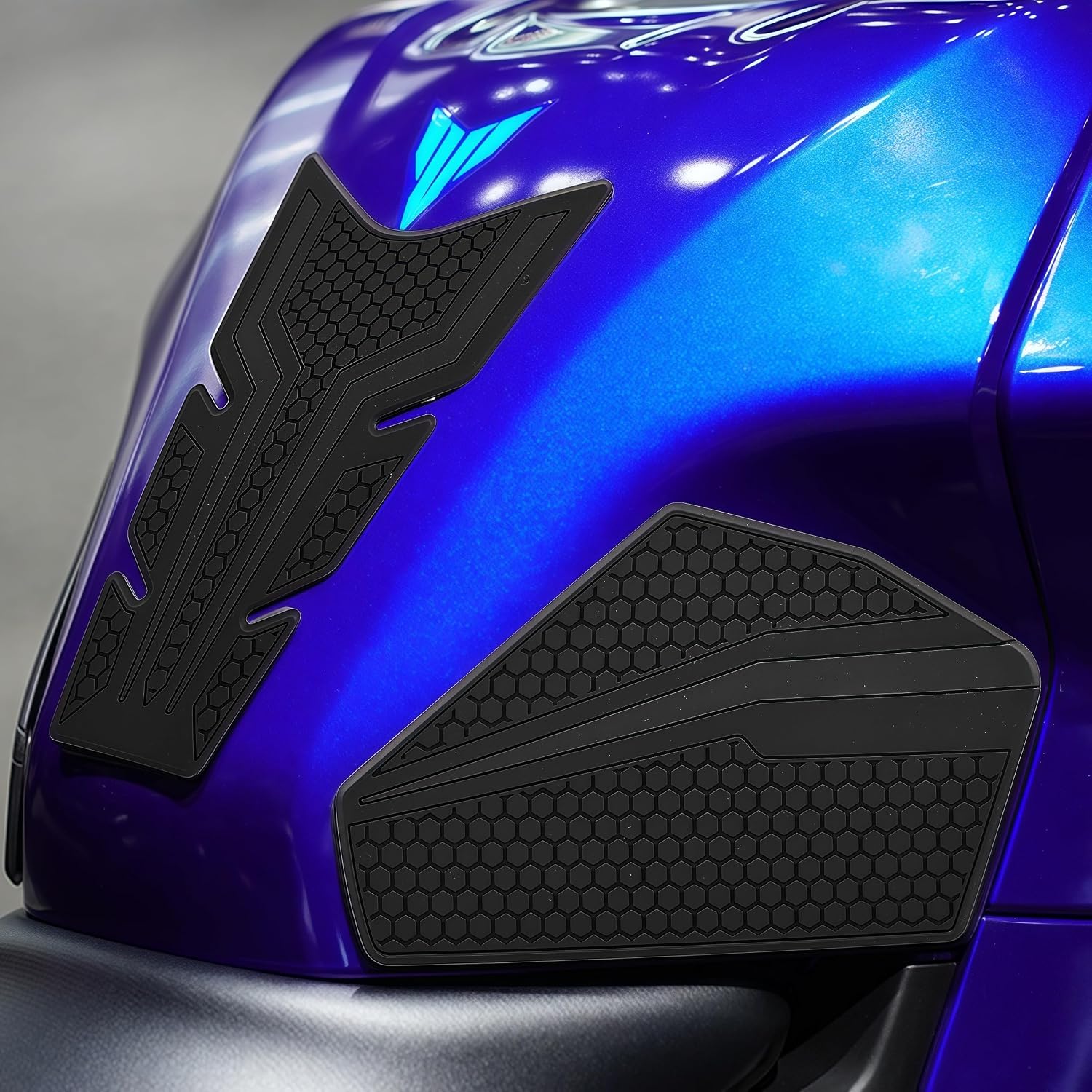 Motorcycle Non-Slip Rubber Gas Tank Pads with Knee Grips - 3-Piece Traction Side Protectors Compatible with Yamaha MT-25/MT-03 (2020-2025) Tank Pad (Gray)