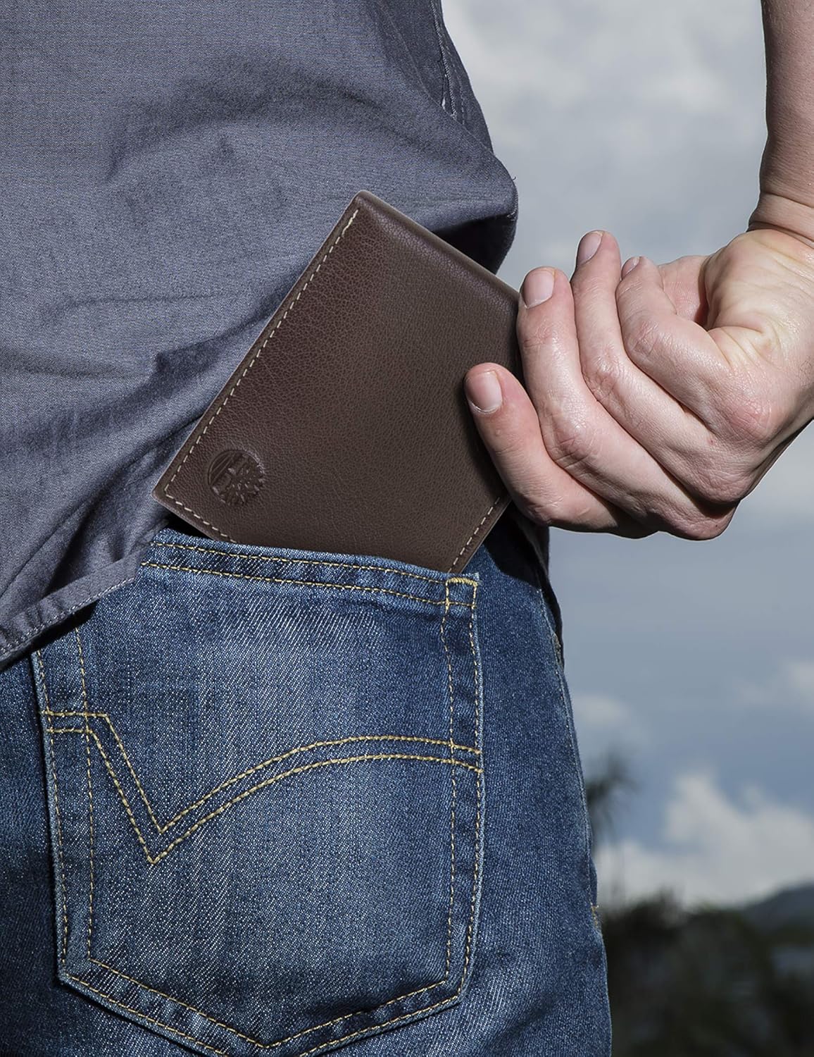 Timberland Men's Leather Wallet With Attached Flip Pocket - Image 5