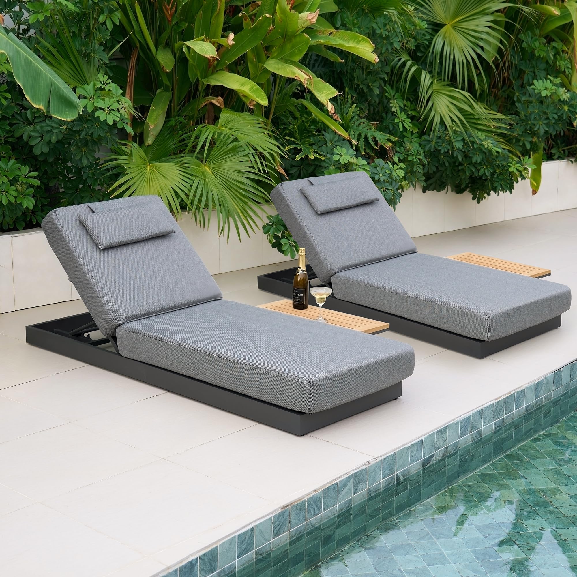 Homary Sonnenliege wetterfest, Gartenliege mit Aluminiumrahmen, Verstellbarer Rückenlehne, 19 cm Kissen, abnehmbarem Bezug und Teakholz-Beistelltisch, 2 Stück