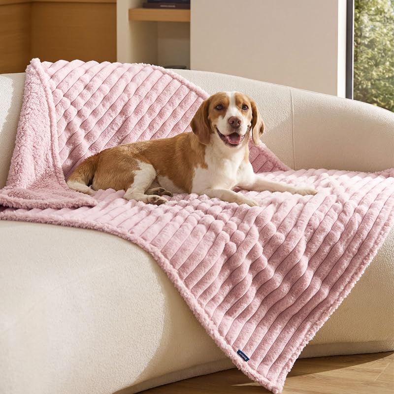 Manta para Cães Bedsure ComfyFleece® de Poliéster com Forro Impermeável, Blush Pink, 101,6 x 127 cm (L), 1 unidade