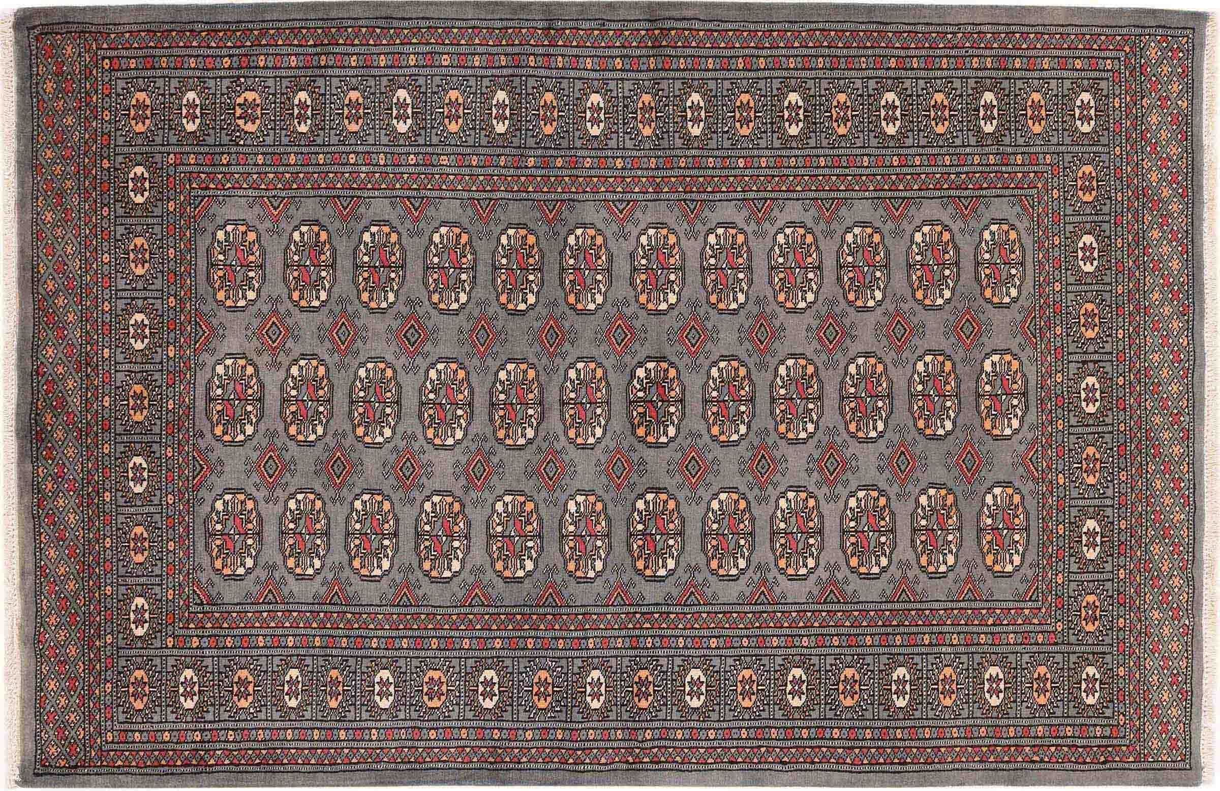 Tapis de sol Pakistan Buchara gris pour réchauffer un salon moderne