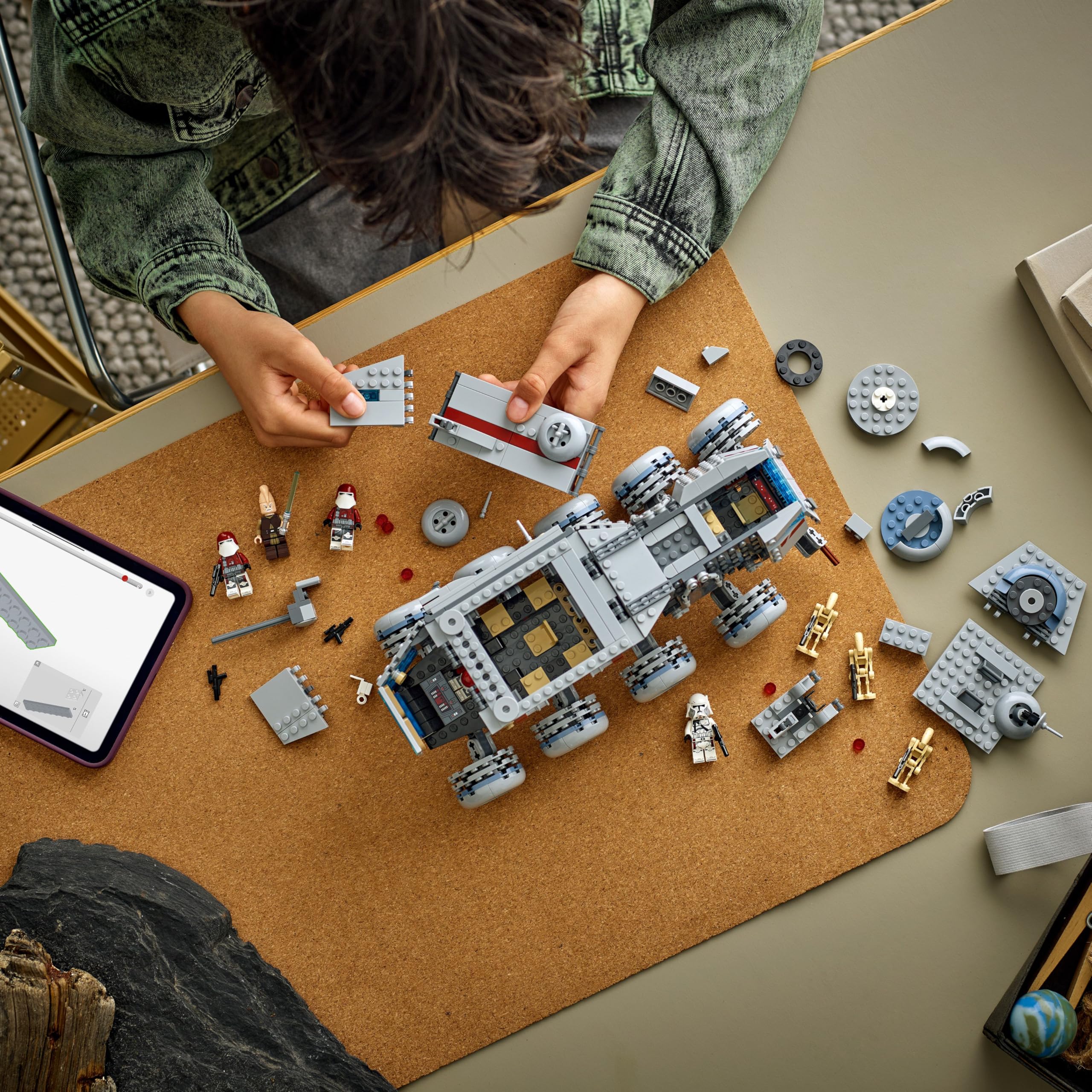 LEGO Star Wars Czołg Republiki Juggernaut 75413 | Model czołgu, zabawka dla 9-latka, prezent Star Wars dla dzieci, klocki dla chłopca i dziewczynki, 813 elementów