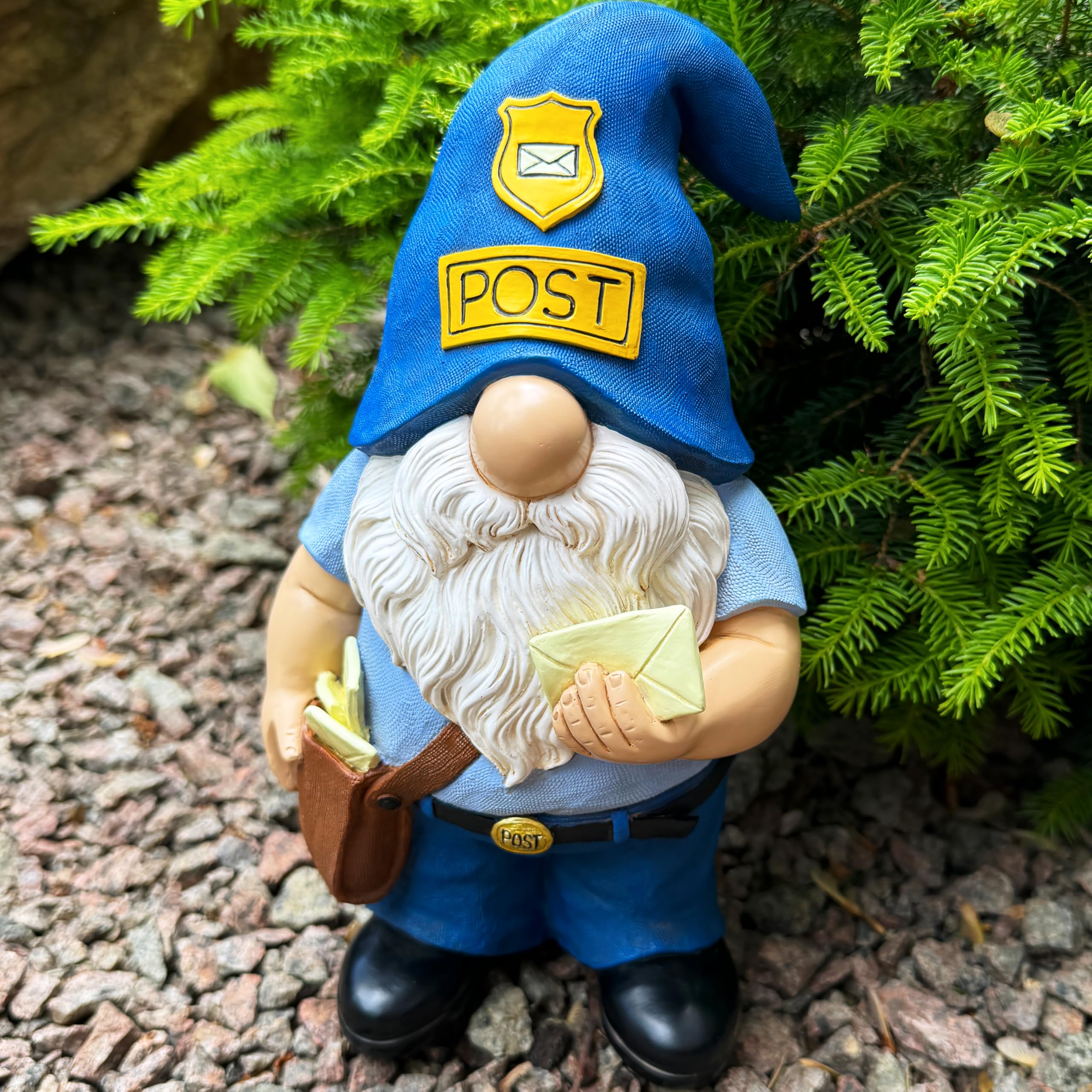 Mood Lab Krasnal ogrodowy - zabawna figurka krasnala listonosza - 24 cm wysoka statuetka trawnika - do dekoracji na zewnątrz lub domu