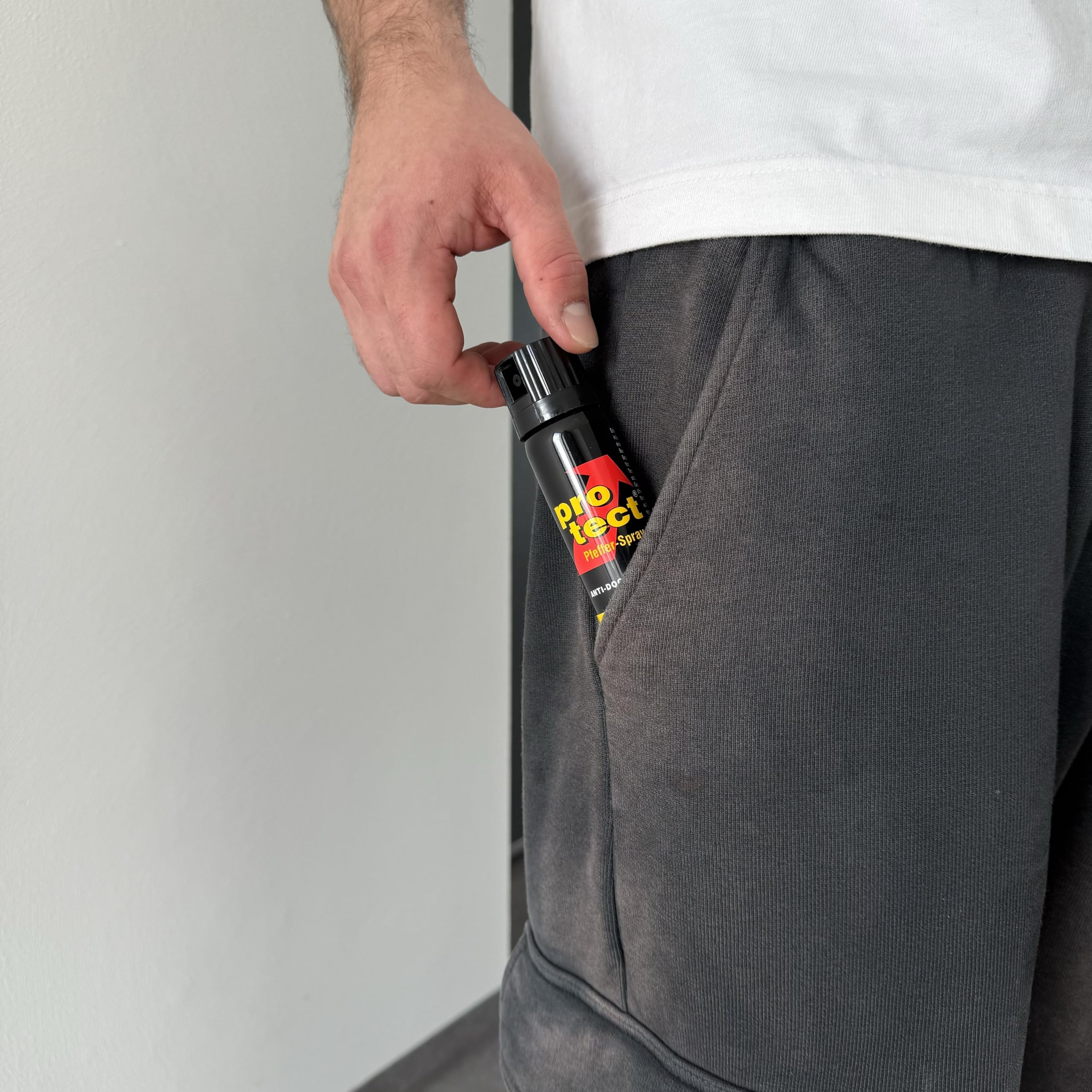 Elektroschocker Power Max 500.000 V Stun Gun zugelassen in Deutschland mit 2X 9 V Batterien + Protect Pfefferspray 40ml Direktstrahl