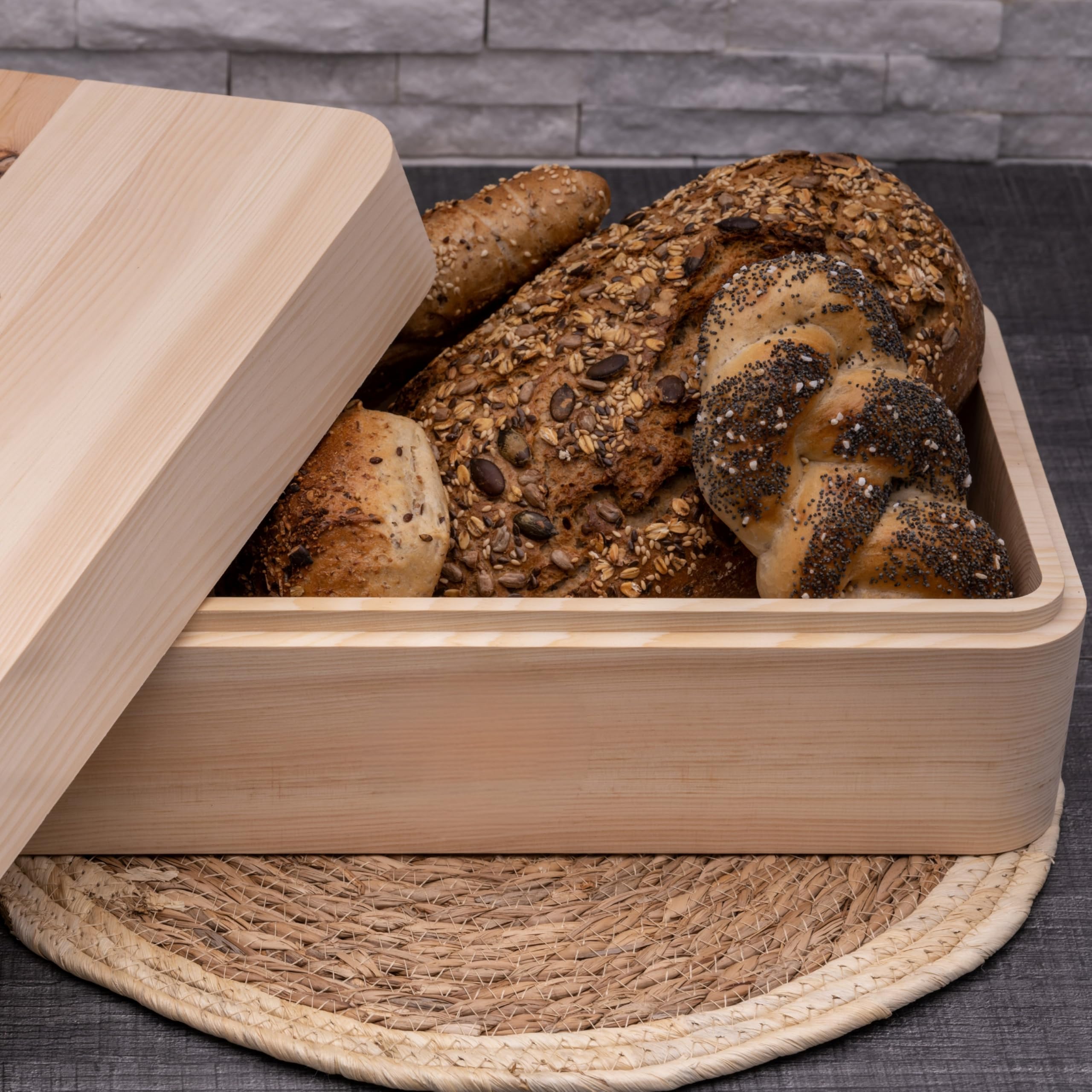 JOWE Zirbenbrotdose | Brotbehälter aus Zirbe | Brotaufbewahrungsbox aus Holz | Brotkasten aus Zirbe