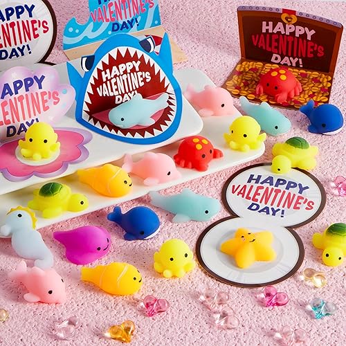 Miniatura 8 de JOYIN Paquete de 30 tarjetas de regalo para el día de San Valentín con juguetes esponjosos Mochi, juguetes antiestrés para aliviar el estrés,