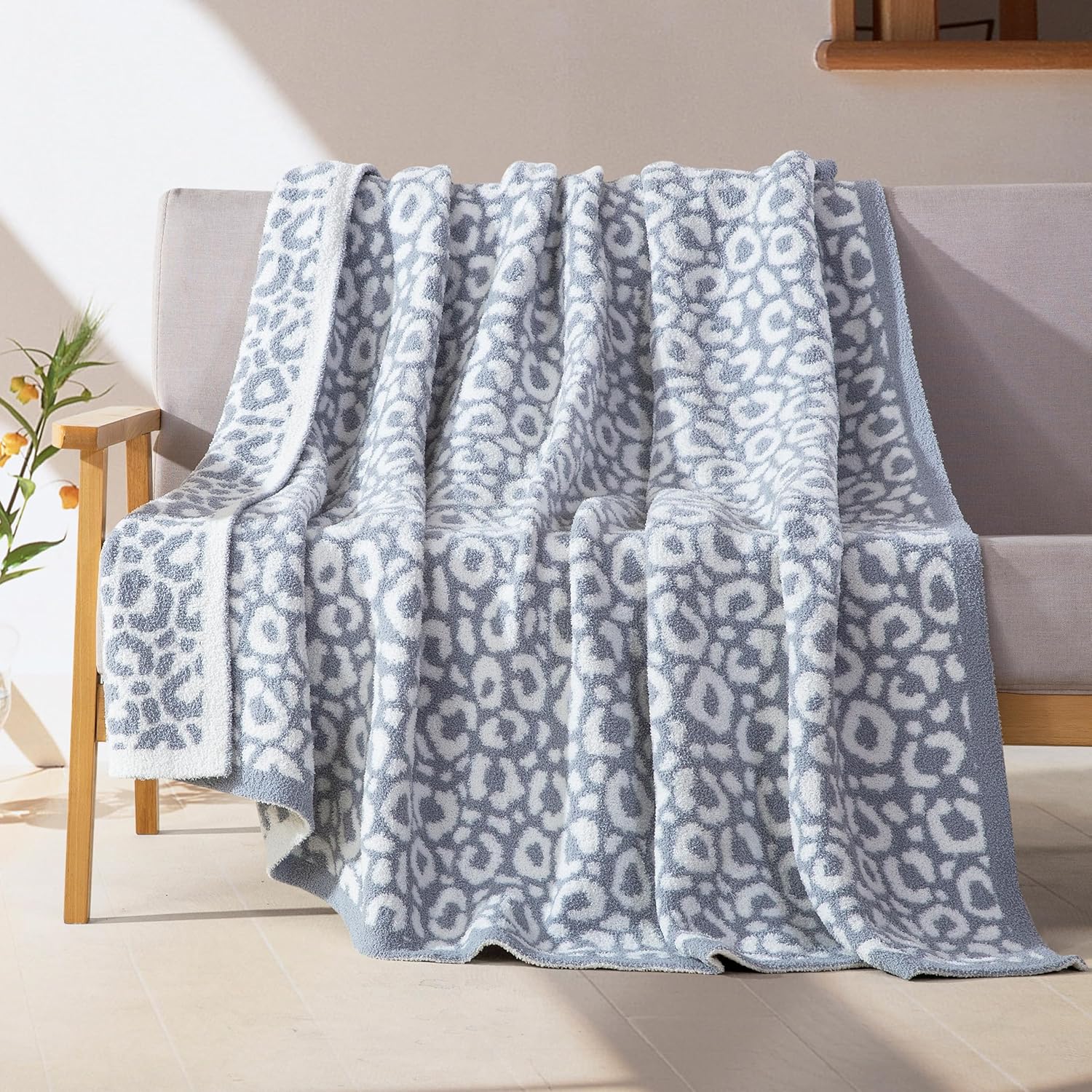 Elegant Comfort Premium Animal Print Leopard Reversible Throw Blanket - Ultra Soft and Lightweight, Luxury Knitted Breathable Fleece for Couch, Bed, Sofa- Warm Velvet Fluffy Throw, 50 x 70 Inch, Gray