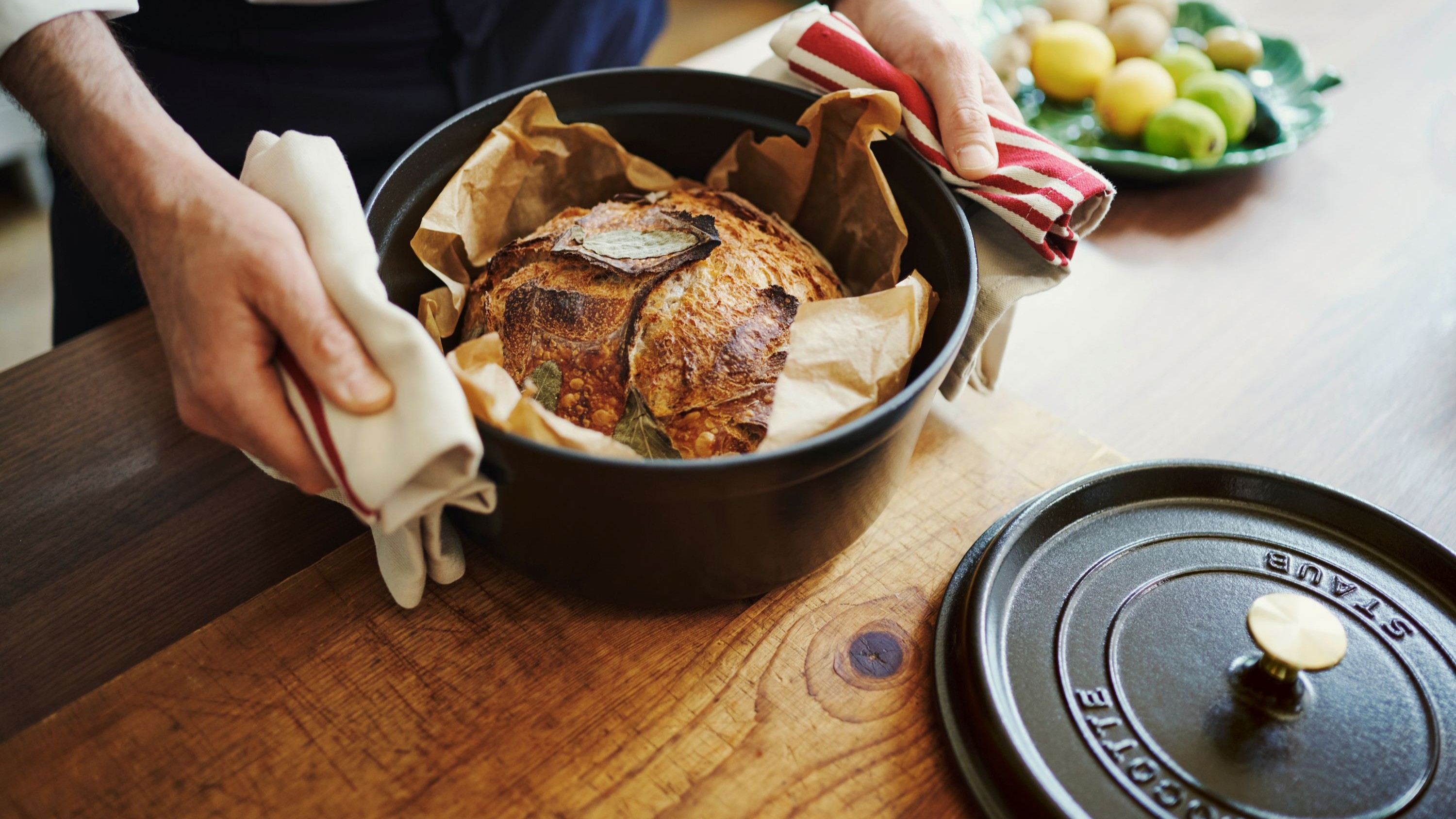 STAUB 40509-487-0 Cocotte Round 20cm Black : Amazon.co.uk: Home
