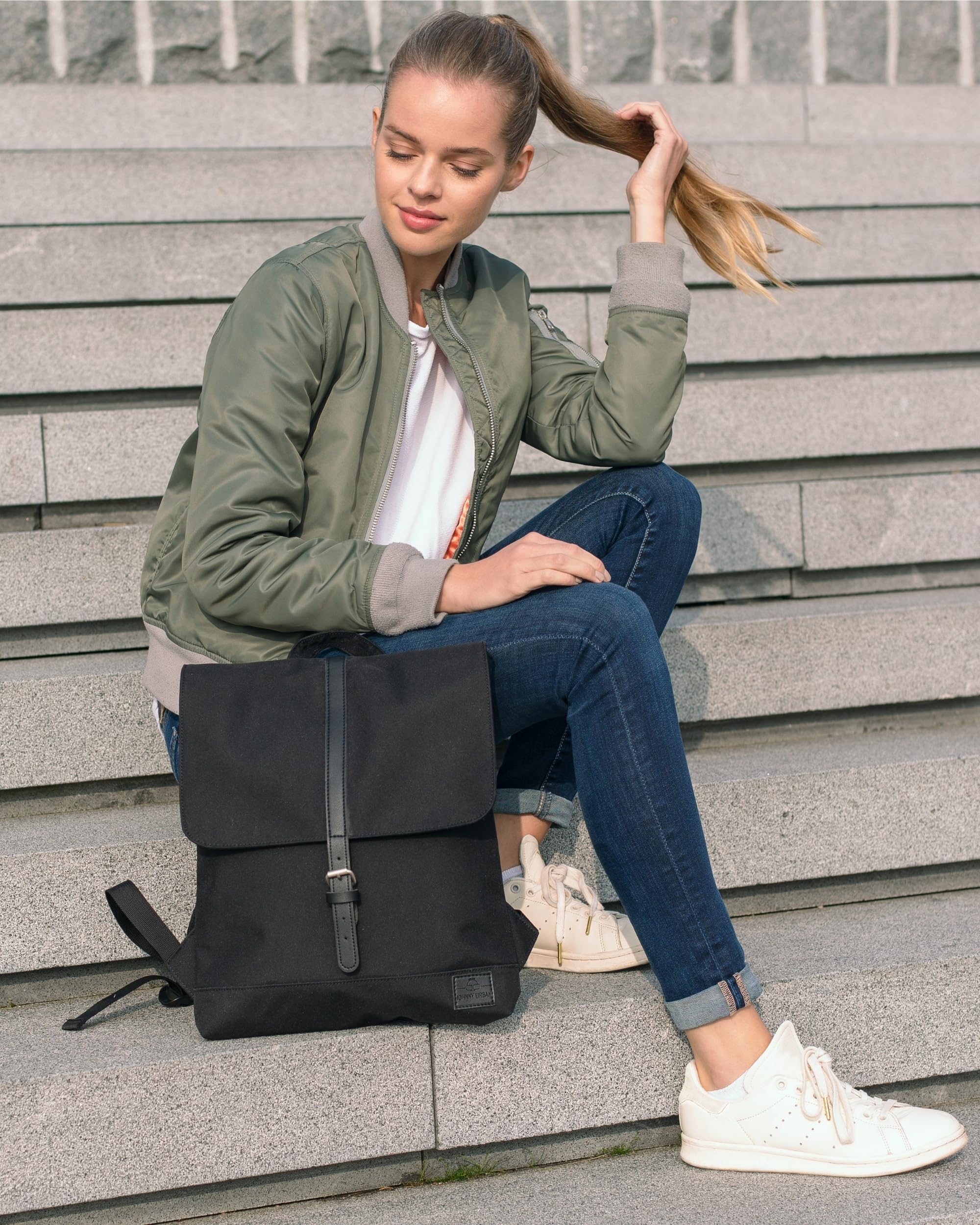Johnny Urban Rucksack Damen - Mia - Schlanke Tasche mit Laptopfach - Aus Recyceltem PET - 7L - Wasserabweisend - Sand