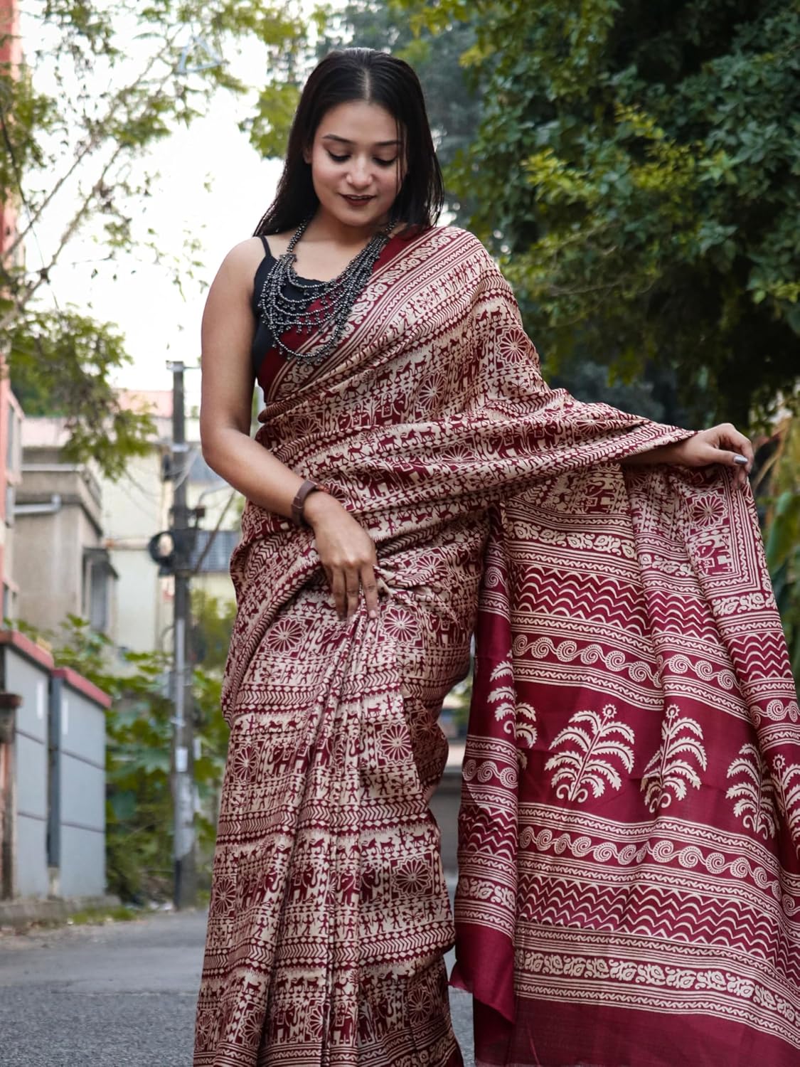 EthnicJunction Women's Art Silk Kalamkari Print Saree With Blouse Piece - Image 9