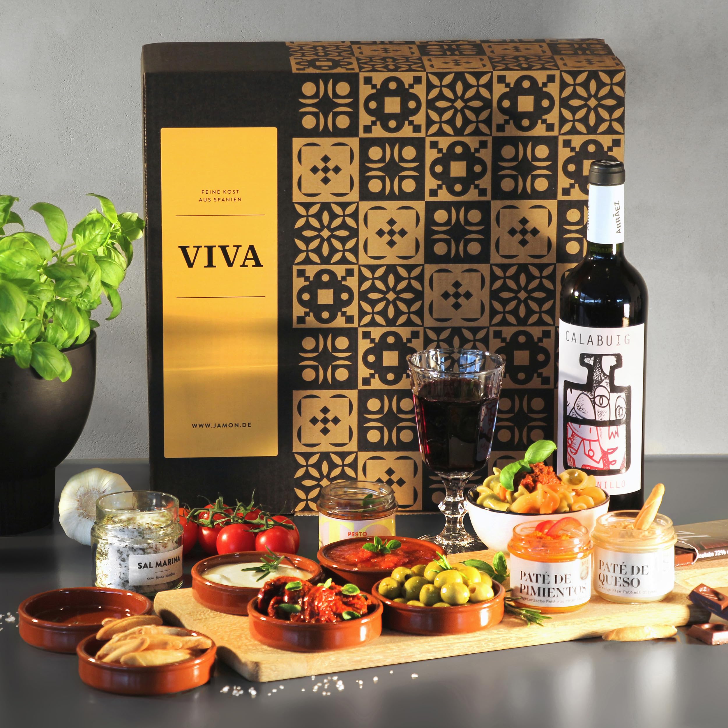 Geschenkkorb VIVA mit spanischen Delikatessen und Rotwein | Feinkost Präsentbox mit erlesenen spanischen Spezialitäten | Liebevoll als Geschenk verpackt von jamon.de