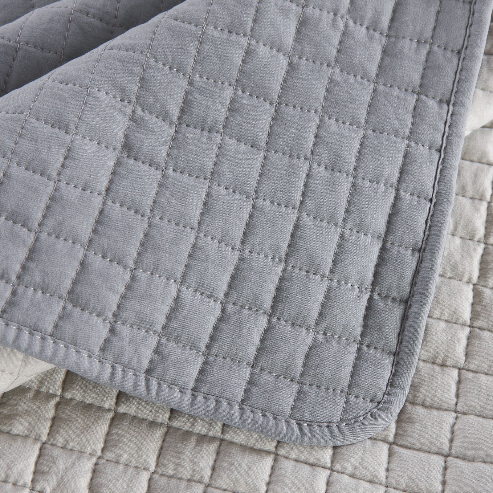 Tagesdecke Bettüberwurf Steppdecke Patchwork Flanelle Wendedesign Kariert 220x240 cm Grau-Hellgrau
