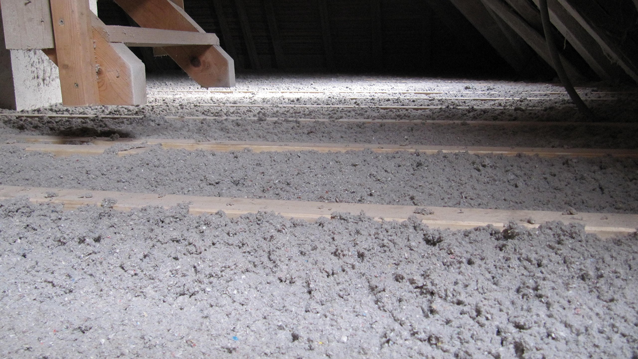UNIFLOC® Zellulosedämmstoff Palette 21 Sack 296 kg – Fußbodenschüttung aus Zellulose – Einfache Dämmung für Holzbalkendecken, Speicherböden & – Premium Wärmeleitfähigkeit λD 0,038