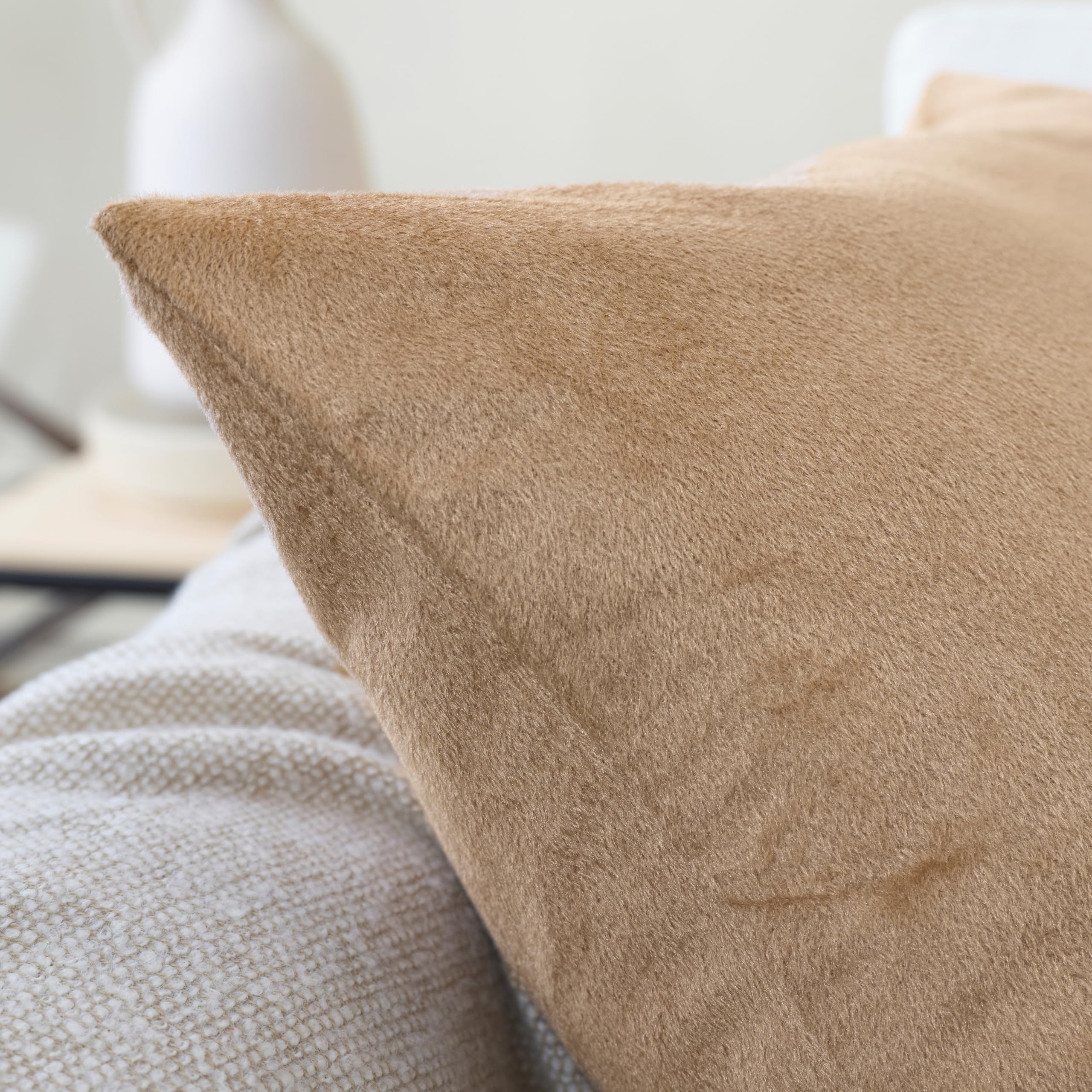 Encasa XO Set 2 pezzi di coperture ammortizzanti in VELLUTO (60x60 cm), Beige- semplici, resistenti, morbide e liscie, lavabili, a grandi quadrati decorativi, cuscino federa per divano, sofa