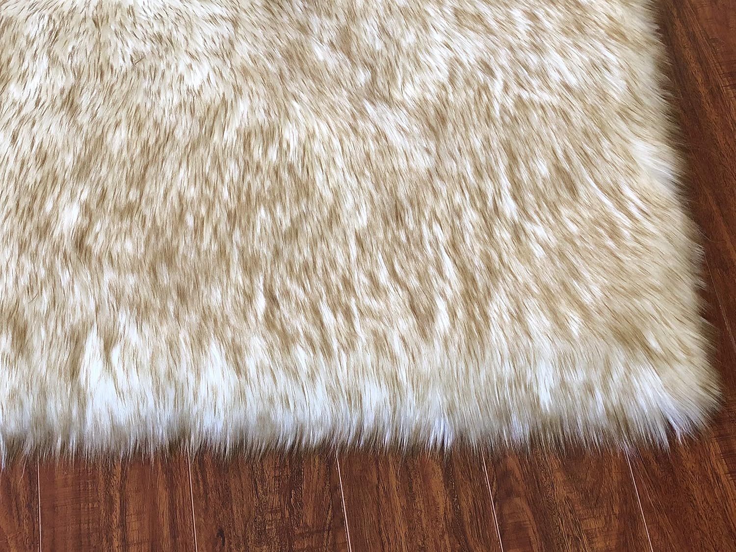 LAMBZY Faux Sheepskin Super Soft Hypoallergenic Rectangular Area Rug Plush Fur, Luxury Shaggy Silky Plush Carpet for Bedrooms Rugs Living Room Kids Rooms Sofa Floor Rugs (4'x6', White/Brown)