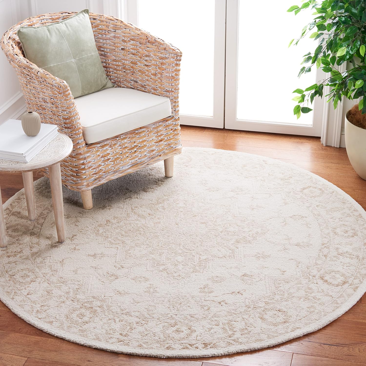 SAFAVIEH Metro Collection Area Rug - 6' Round, Beige & Ivory, Handmade Oriental Medallion Wool, Ideal for High Traffic Areas in Living Room, Bedroom (MET874B)