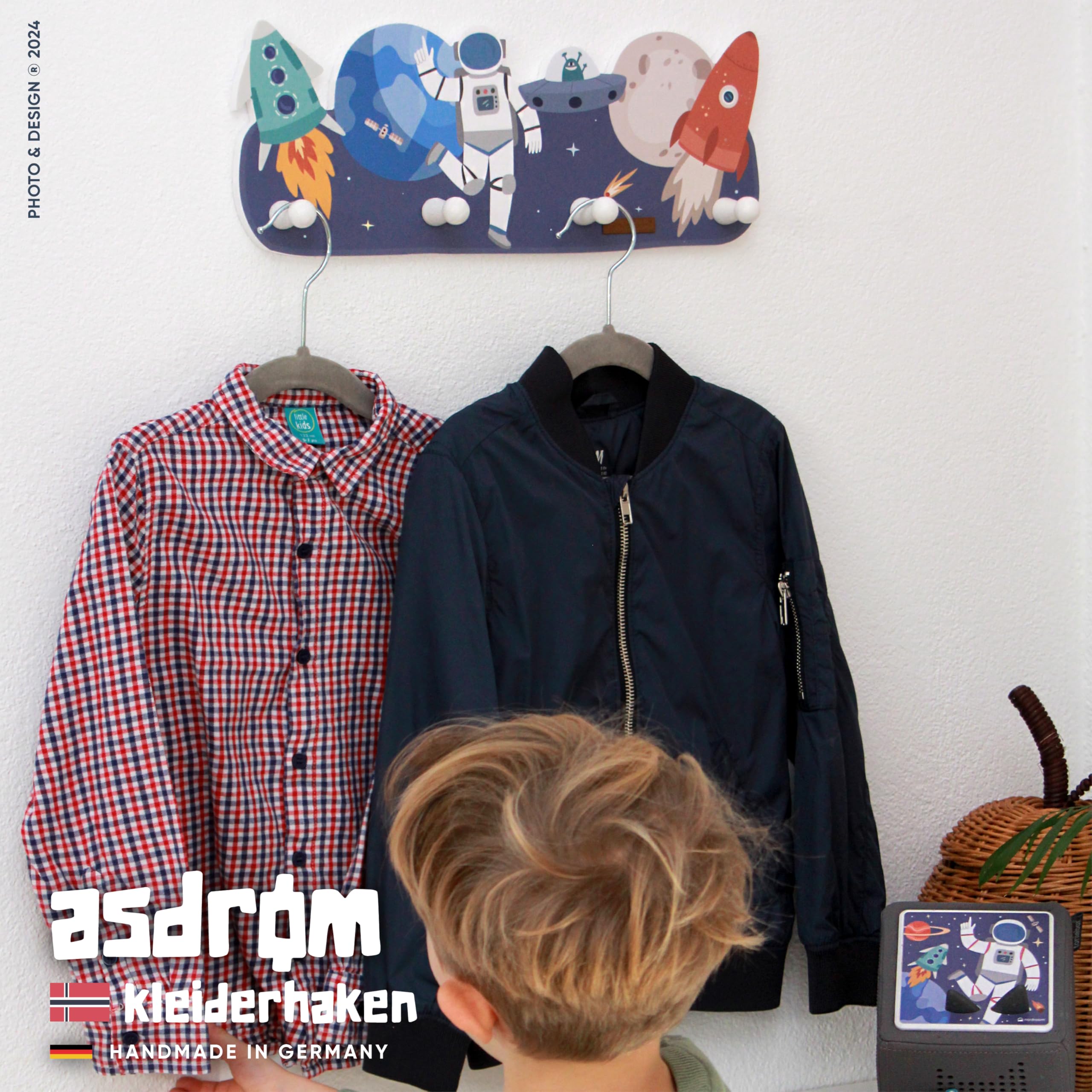 Porte-manteau mural asdrøm avec 4 crochets - Porte-manteau mural avec astronaute spatial pour chambre d'enfant - Porte-manteau en bois - Porte-manteau pour enfant « asdrøm » à percer - Crochet en