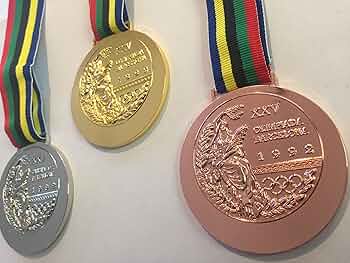 希少！専用ケース入り！1992年　NBA シルバーメダル 　バルセロナ Amazon.co.jp: 1992年スペインバルセロナオリンピックお土産