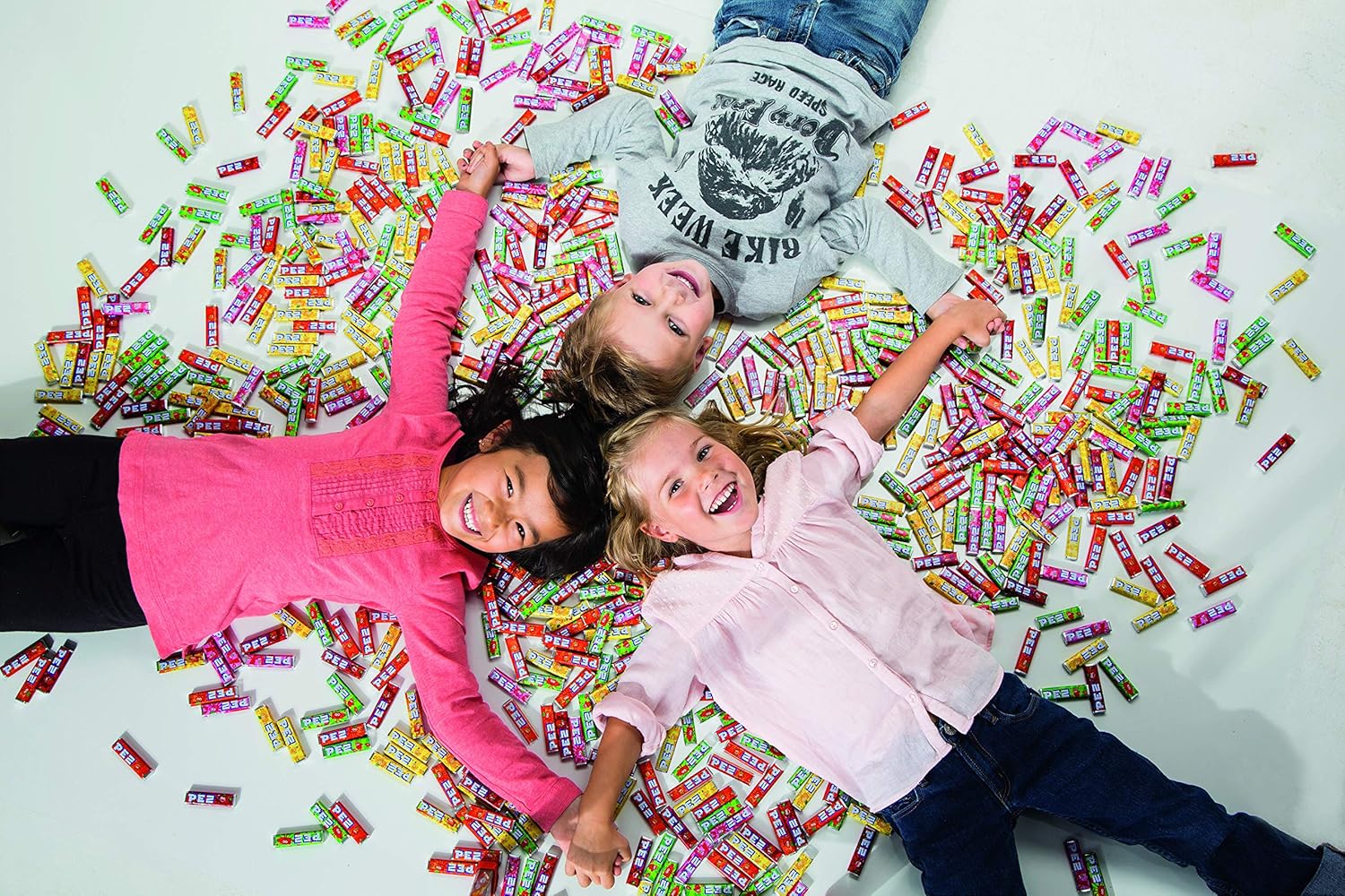 PEZ Halloween : Boîte de 50 Recharges Bonbons Fruits, 5 Parfums - Décoration Festive et Gourmande - Image détaillée