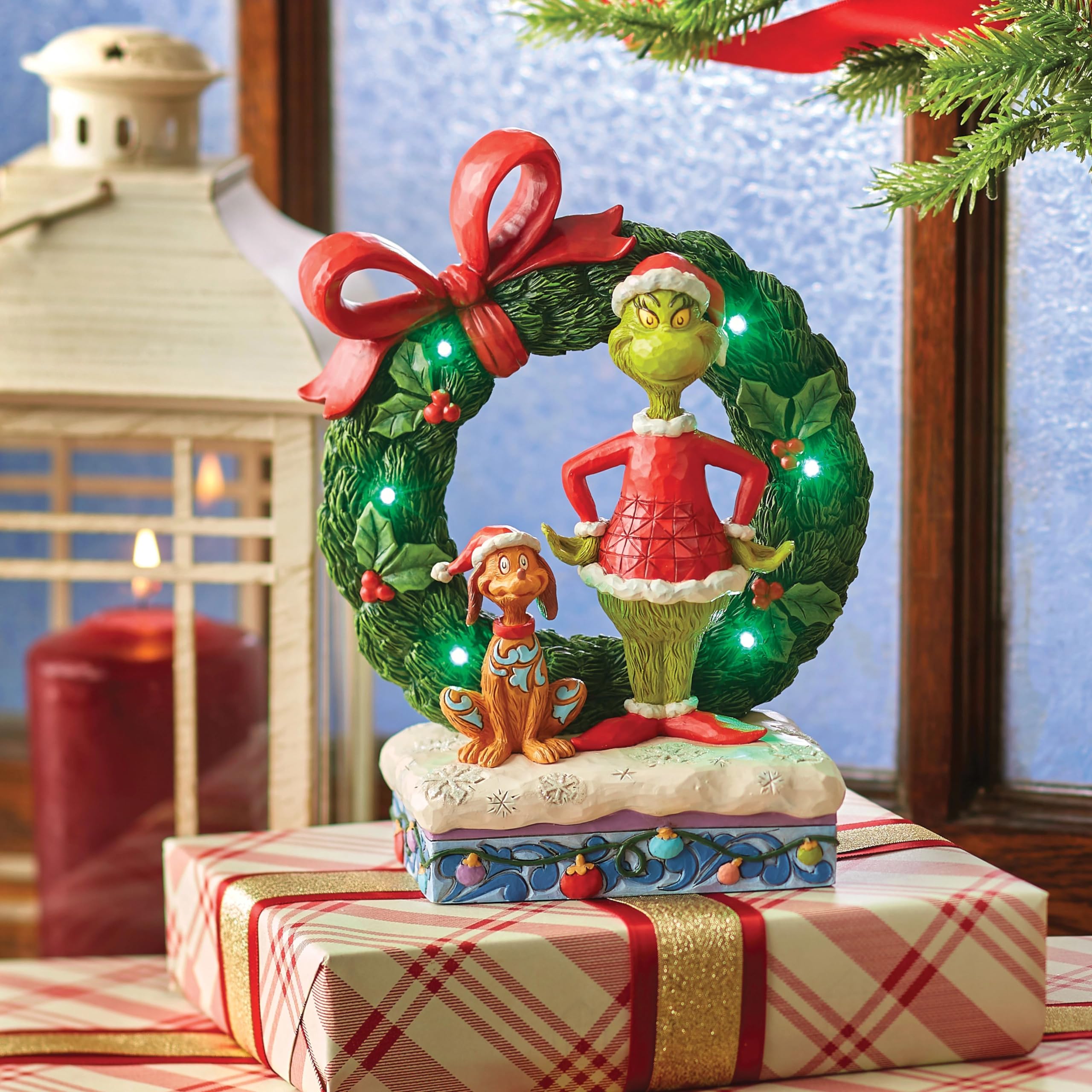 The Grinch by Jim Shore Grinch & Max Light-Up Wreath Figurine, Multicolor, height 21cm - Image 2