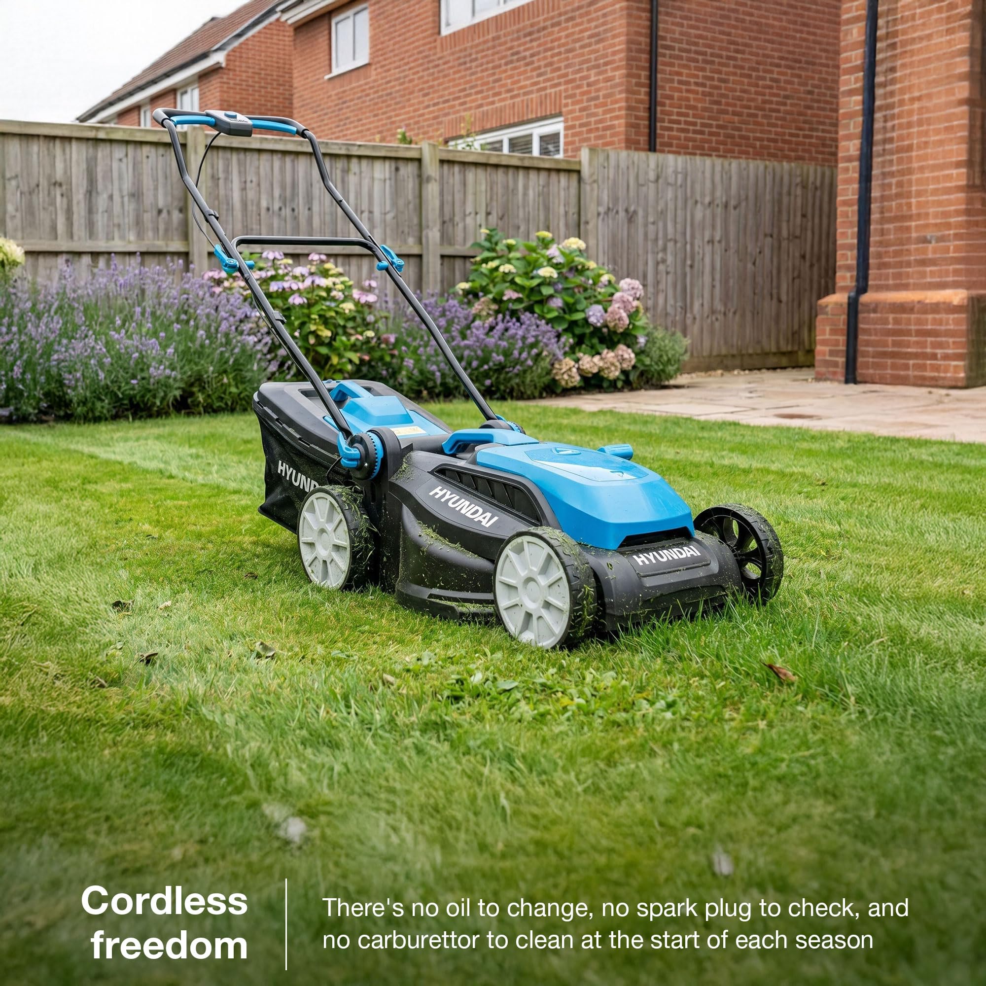 Hyundai Cortacésped inalámbrico de 38 cm, 40 V (2 x 20 V), Motor sin escobillas, 50 Minutos de Tiempo de Funcionamiento, 5 Alturas de Corte de 20 a 65 mm, Caja de césped de 36 L, 2 baterías de 4.0 Ah