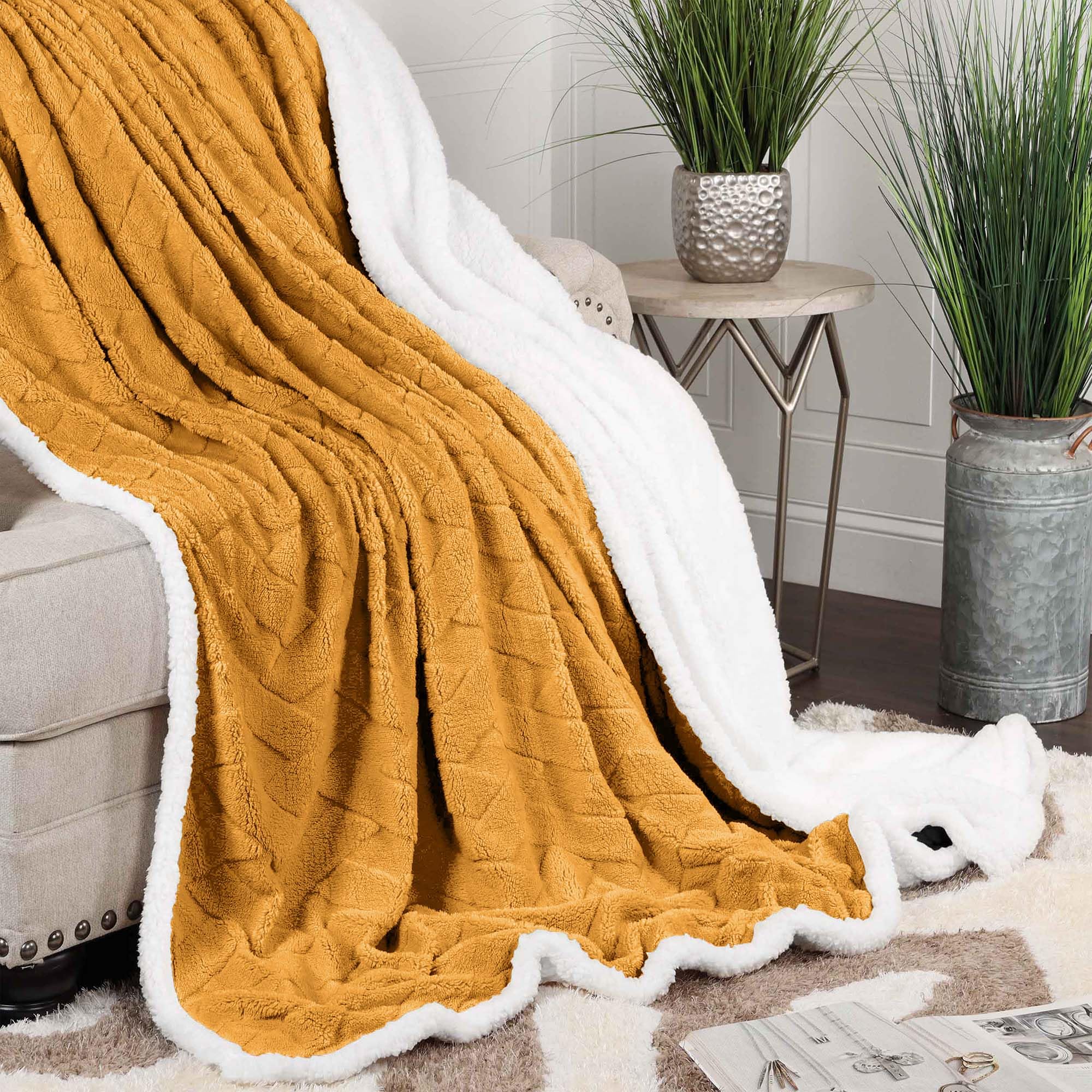 Couverture réversible Nuuk en polaire pour cocooning sur le canapé