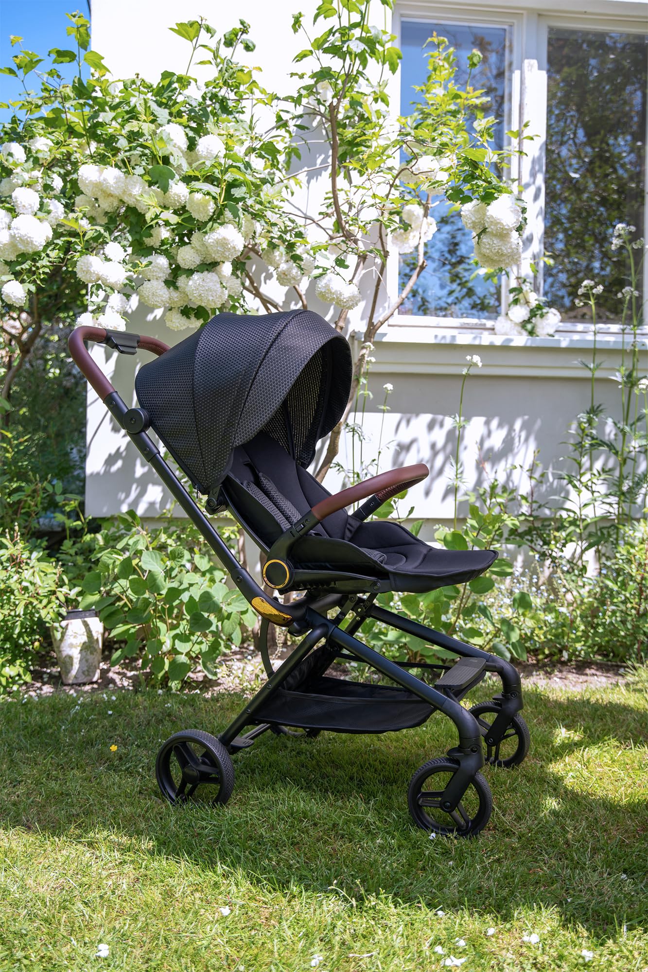 MoMi ADELLE Passeggino Leggero Reversibile Pieghevole da Viaggio Fino a 22 kg Fronte Mamma Schienale Regolabile