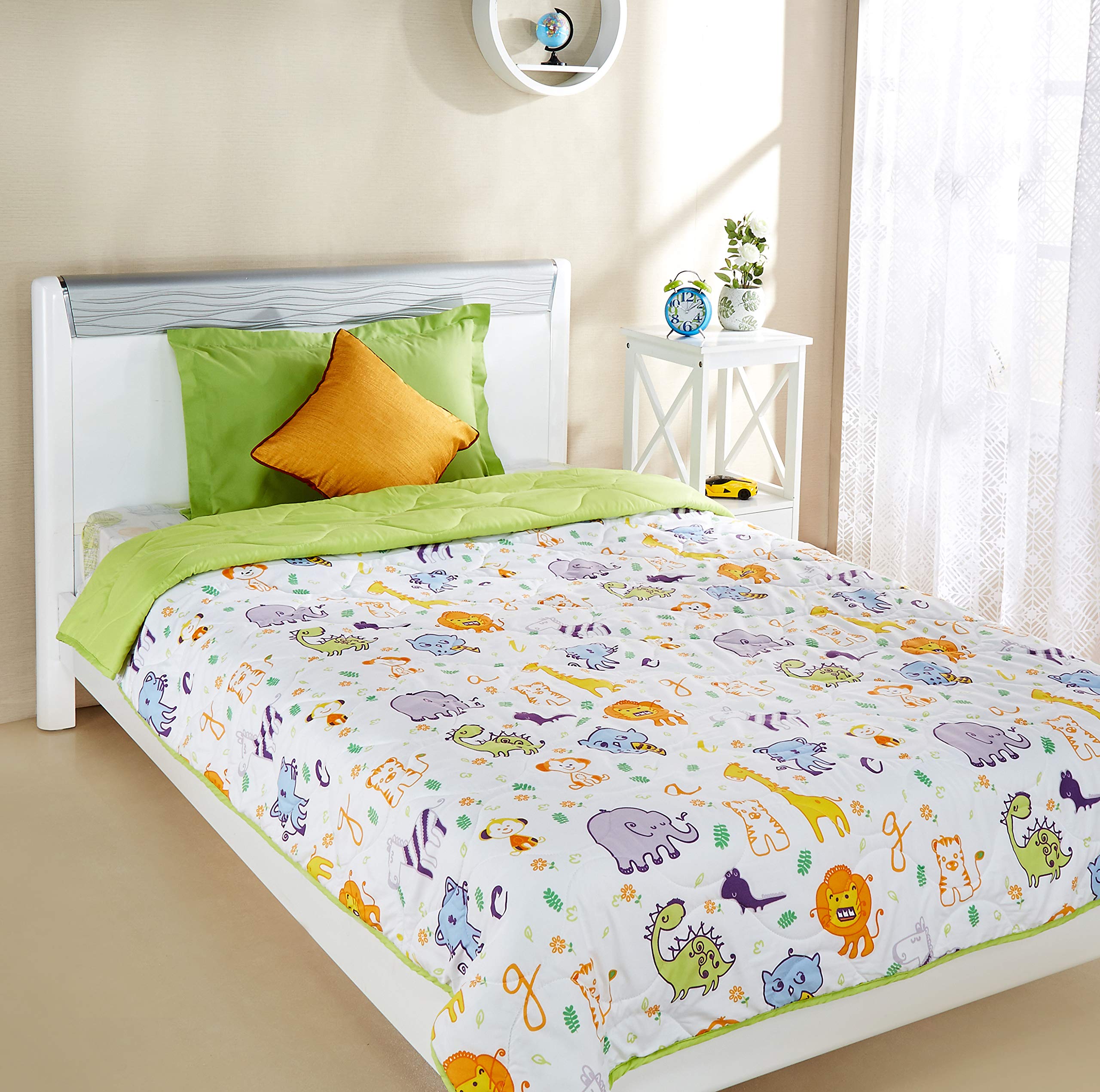 Amazon Brand - Solimo Animal Farm Microfibre Printed Quilt Blanket/Comforter, Single, 220 GSM, White, reversible