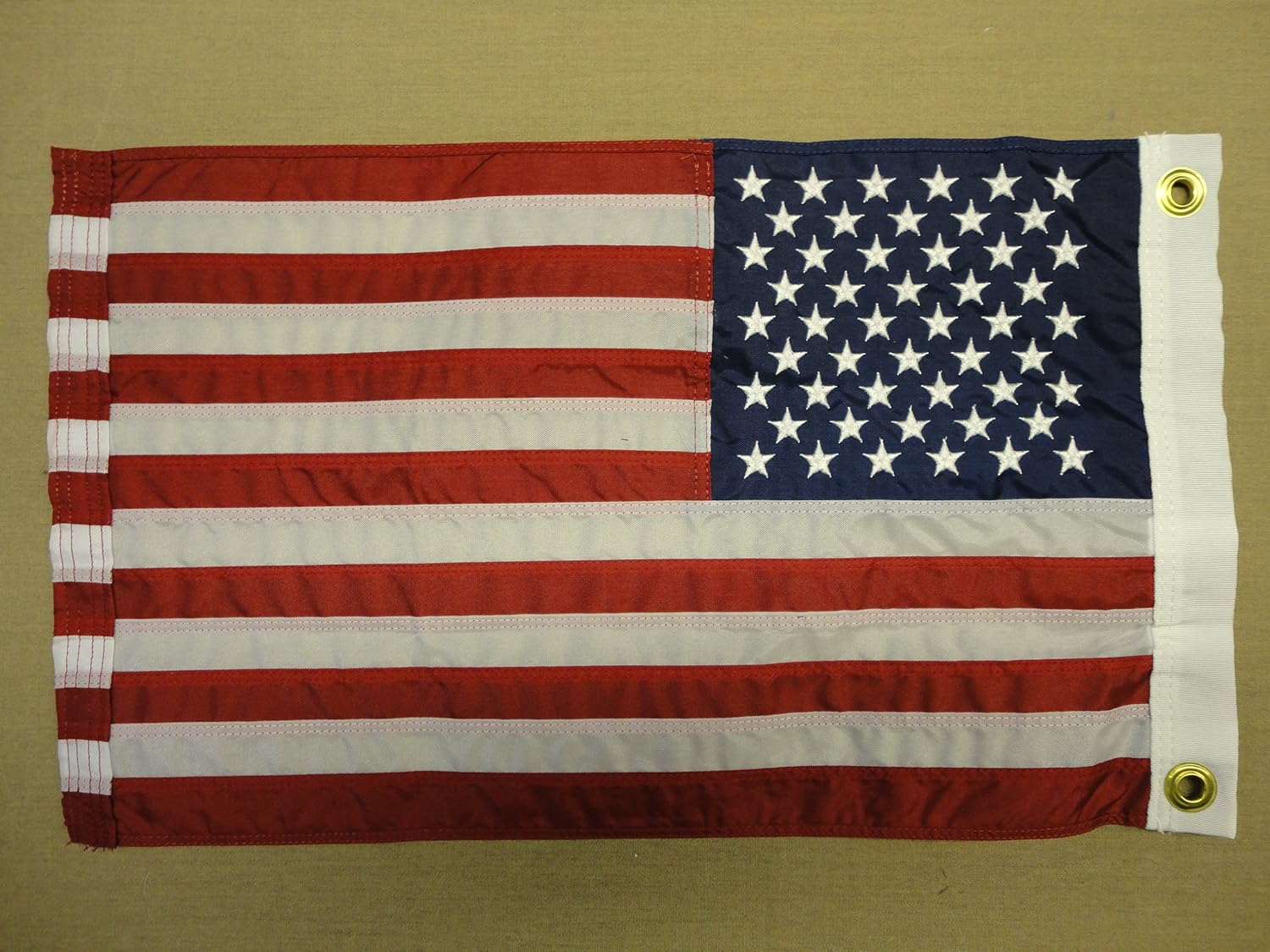 Annin NYL-Glo Nylon Outdoor U.S Flag (20 x 30-Inch Sewn)