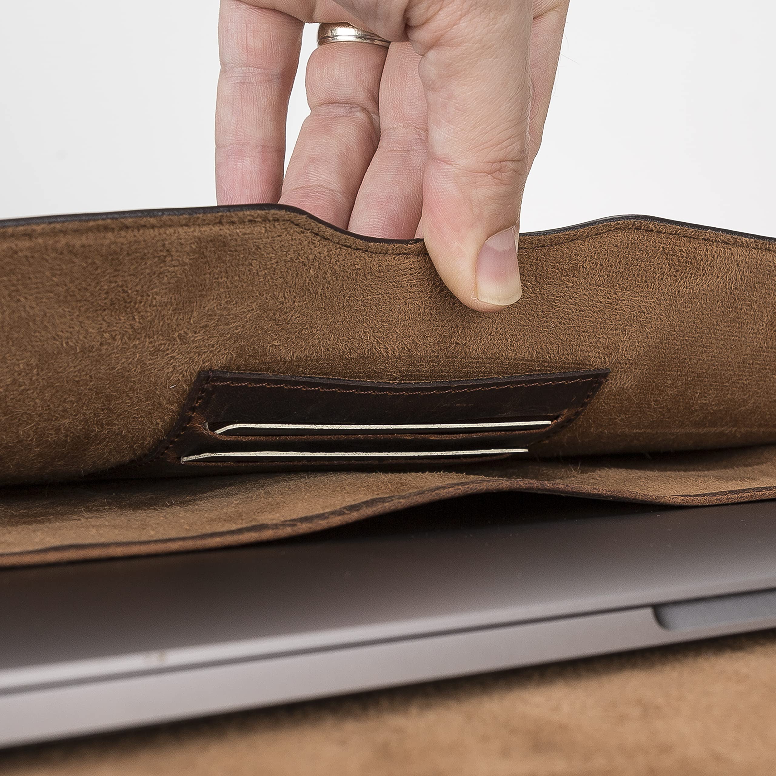 Solo Pelle MacBook Pro 13 und 14 Zoll & Air Retina 13 Zoll Retina, Air M1 Pro Ledertasche Case Hülle Montana für das Apple MacBook Pro 13" Inch aus echtem Leder (Vintage Braun)