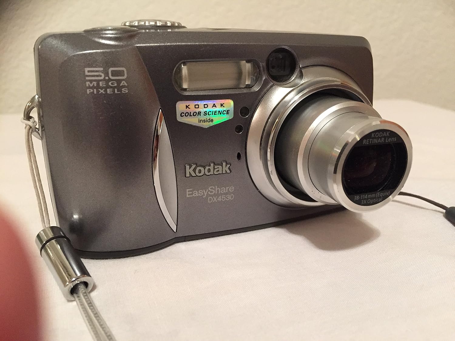 ด้านหน้า view of the Kodak EasyShare DX4530 camera with the lens extended, ready for photography.