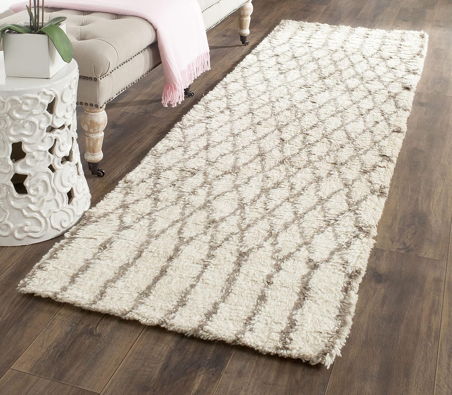 SAFAVIEH Casablanca Collection Runner Rug - 2'3" x 8', Ivory & Grey, Handmade Moroccan Boho New Zealand Wool, 1-inch Thick Ideal for High Traffic Areas in Living Room, Bedroom (CSB860A)