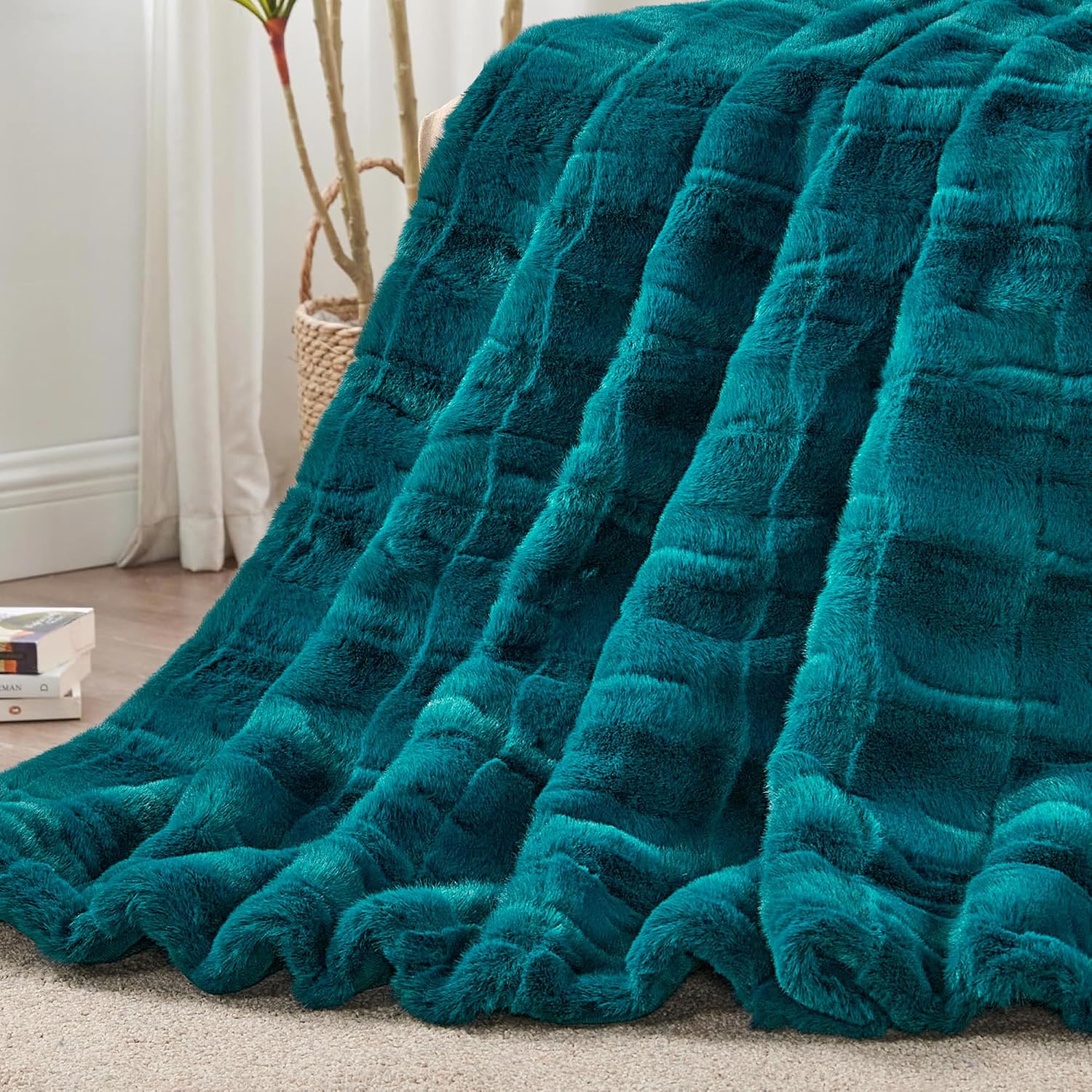 HESTIN Wavy Grid Faux Fur Throw Blanket, Warm Comfy Decorative Throw Plush Fluffy Blanket for Couch Bedroom Living Room, 60''x70'', Dark Green